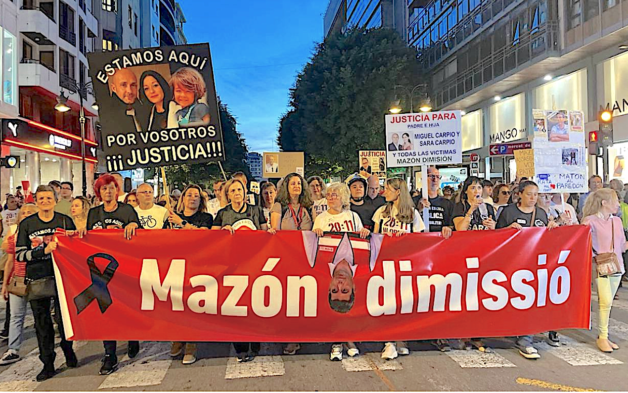 Capçalera de la 12a manifestació per a exigir la dimissió del president de la Generalitat, Carlos Mazón | DLV