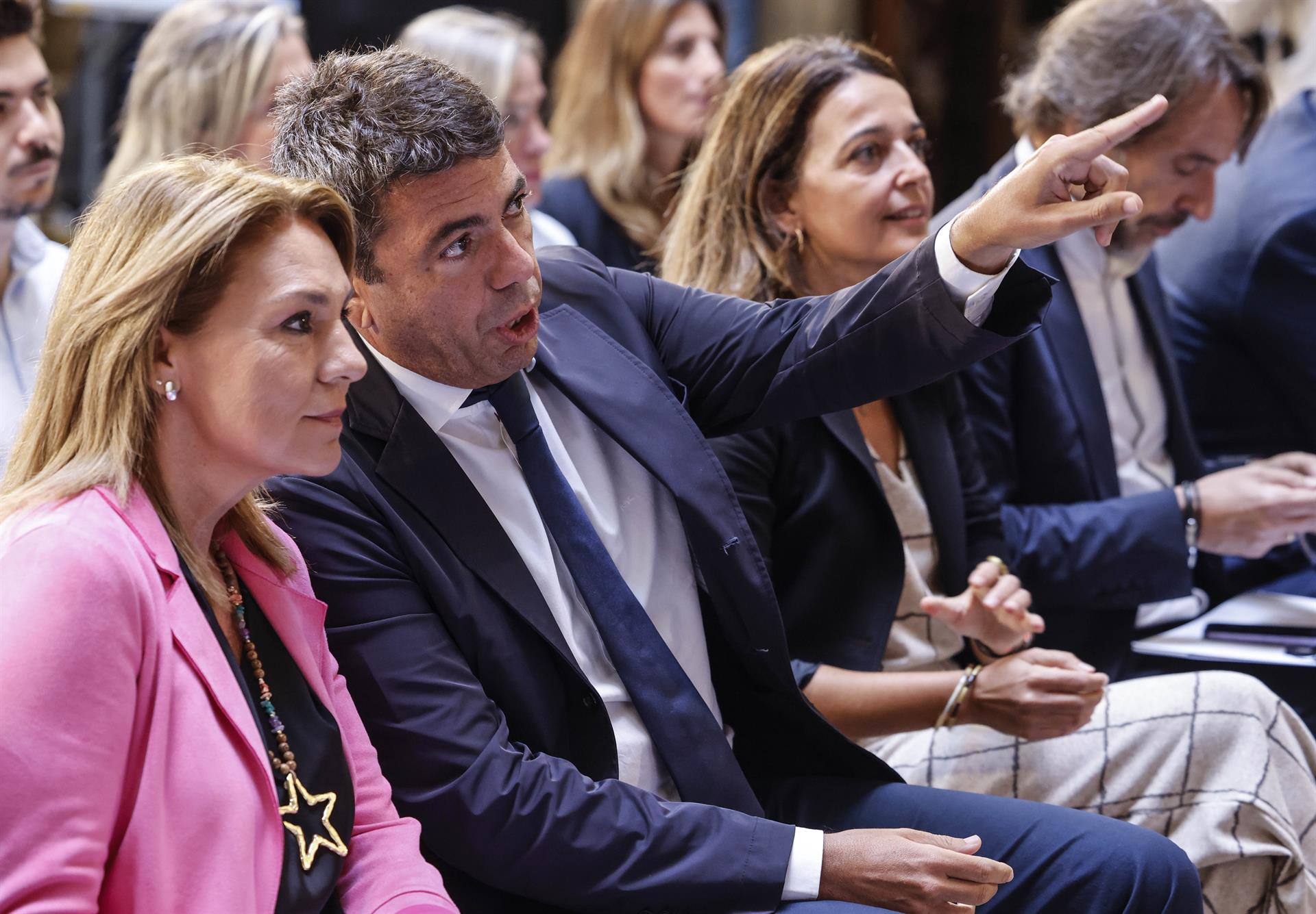 La vicepresidenta de la Generalitat i consellera de Serveis Socials, Susana Camarero i el president, Carlos Mazón | Rober Solsona | EP