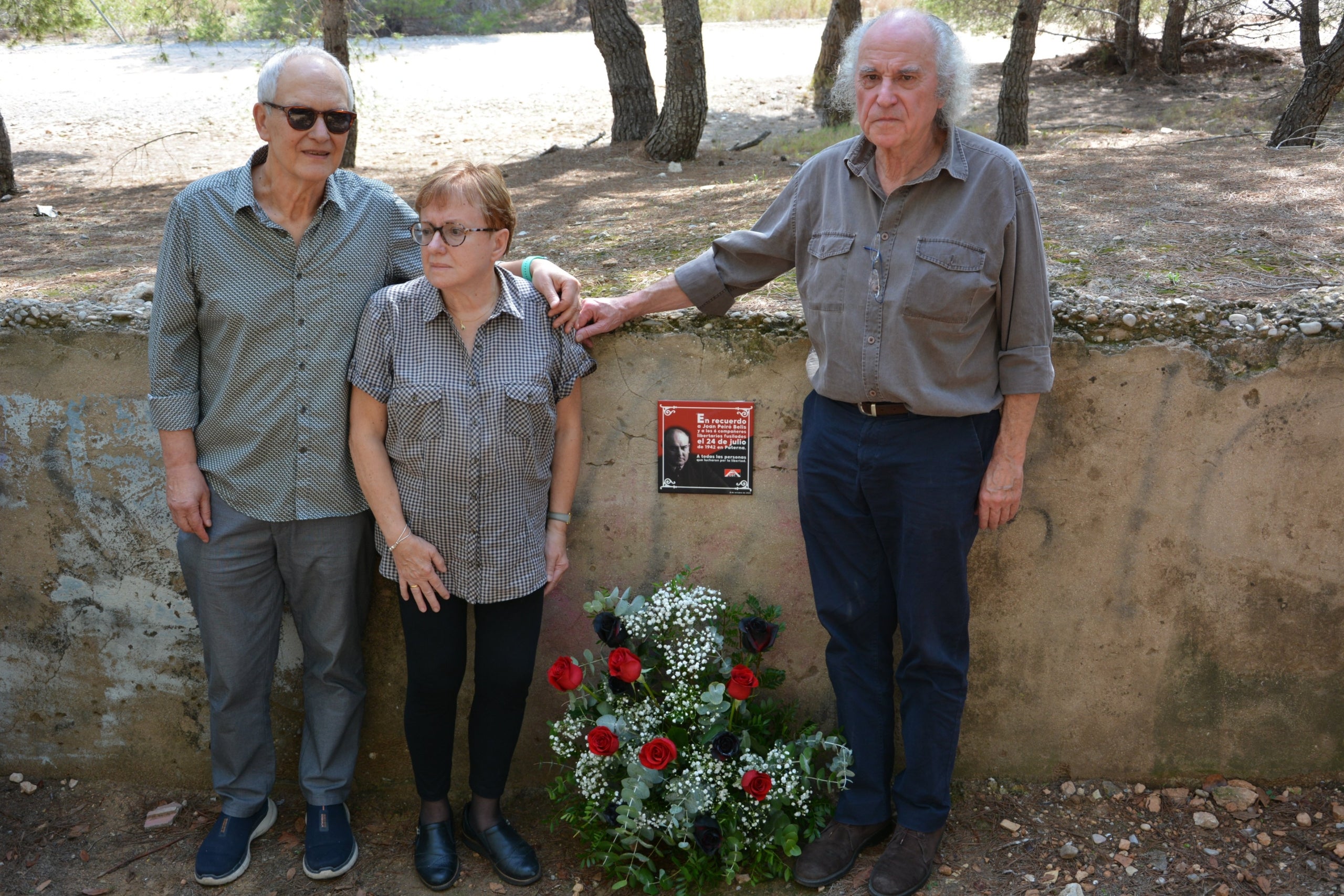 Al paretó de Paterna va col·locar-se una placa en record de Joan Peiró, afusellat el 1942