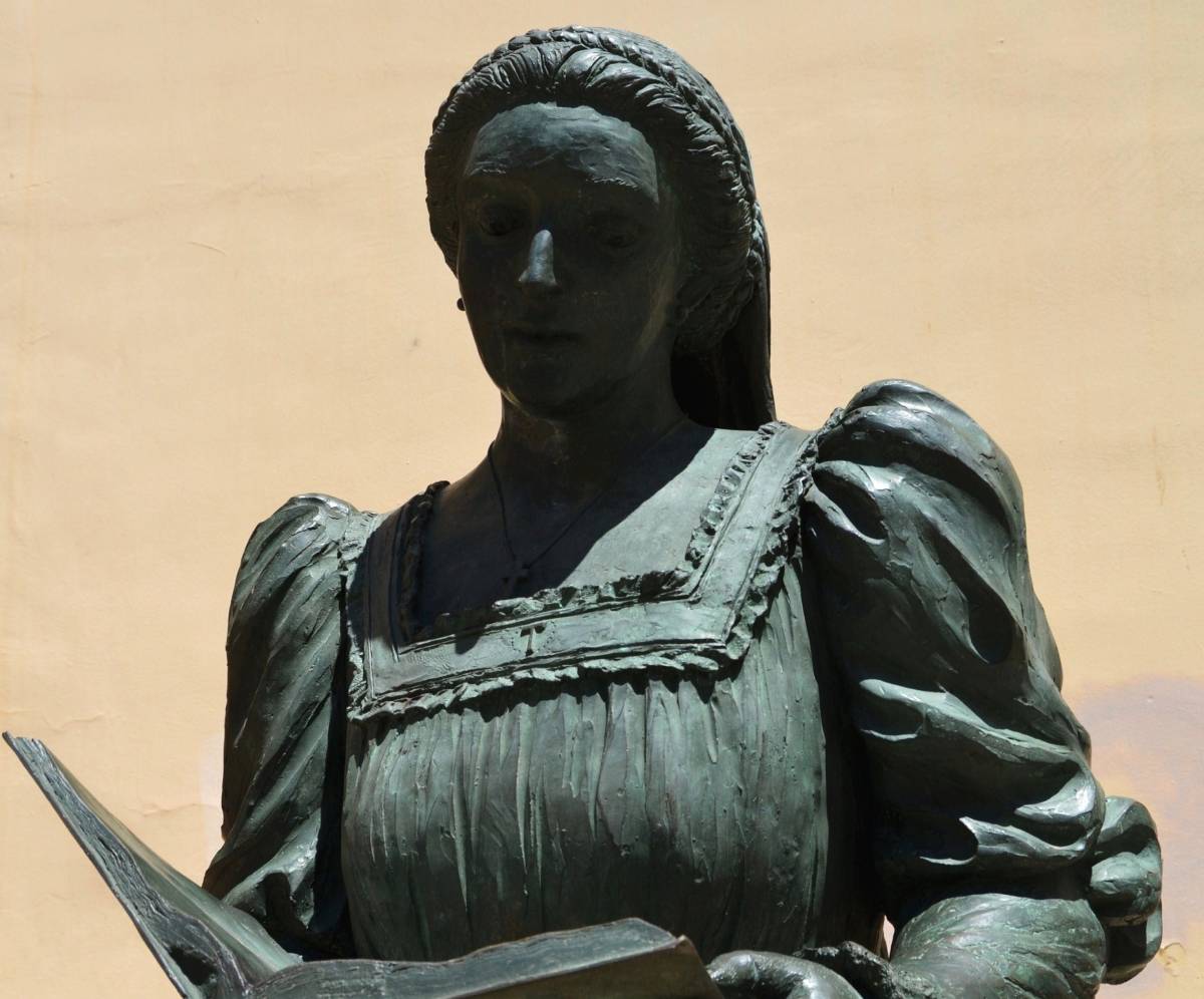 Estàtua de María Enríquez a Gandia