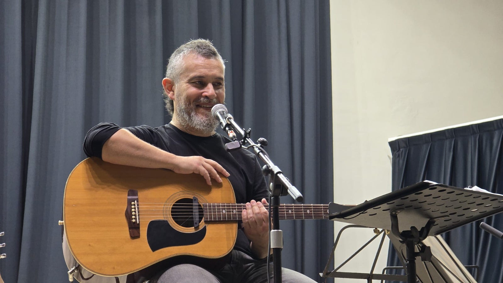 El cantautor Tomàs de los Santos