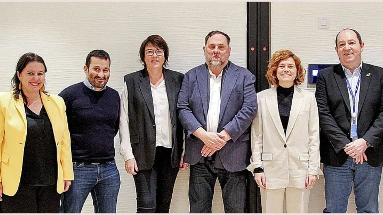 D'esquerra a dreta, Ana Miranda (BNG), Marzá (Compromís), Riba, Junqueras, Alemany (ERC), Barrena (EH Bildu). ERC