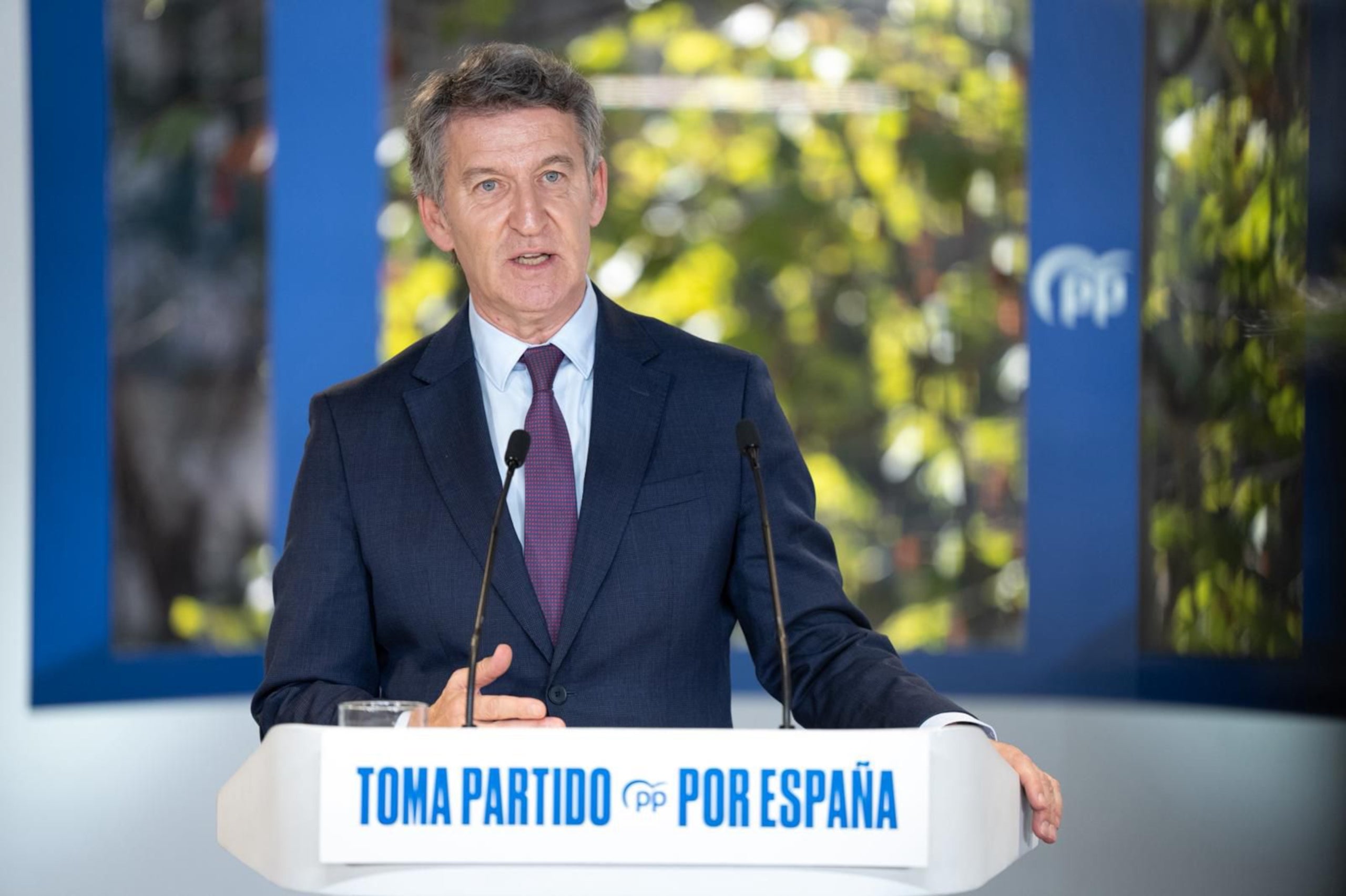 El líder estatal del PP, Alberto Núñez Feijóo, davant la direcció del partit després de la dimissió de Mazón | Diego Puerta