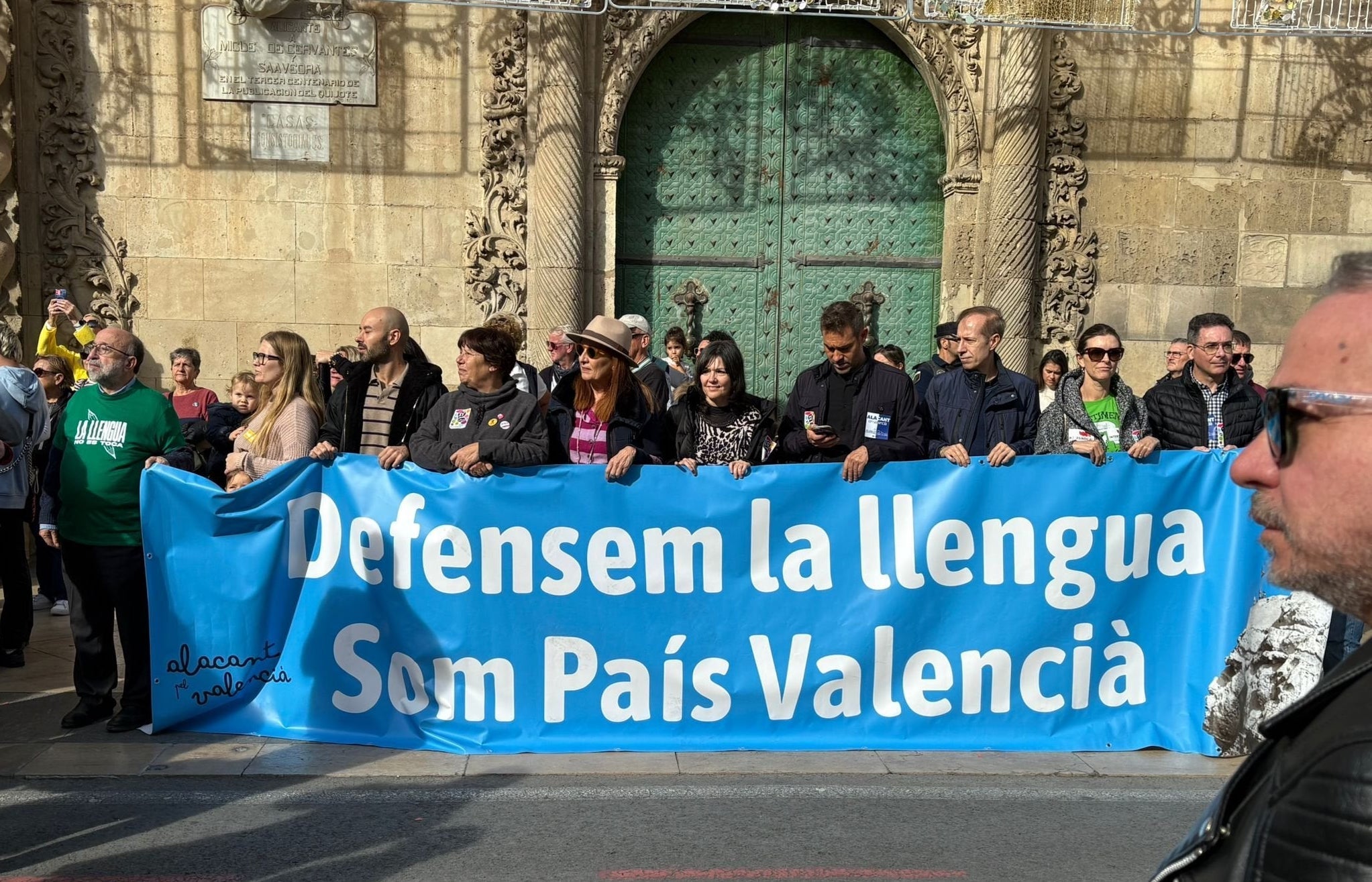 Capçalera de la manifestació  “Defensem la llengua, som País Valencià”, a Alacant, el 23 de novembre del 2025