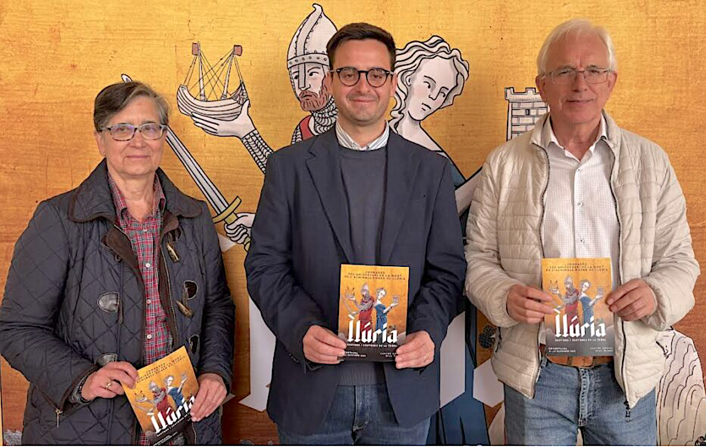 La tècnica municipal Elisa Domènech, l'alcalde de Cocentaina, Ruben Muñoz, i el regiro de Cultura, Paco Payà