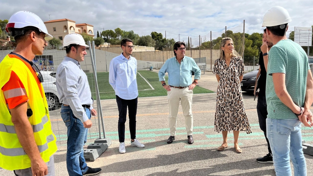 Imatge dels membres de la corporació municipal de visita a les obres el passat 7 d'octubre. L'Ajuntament de Crevillent.