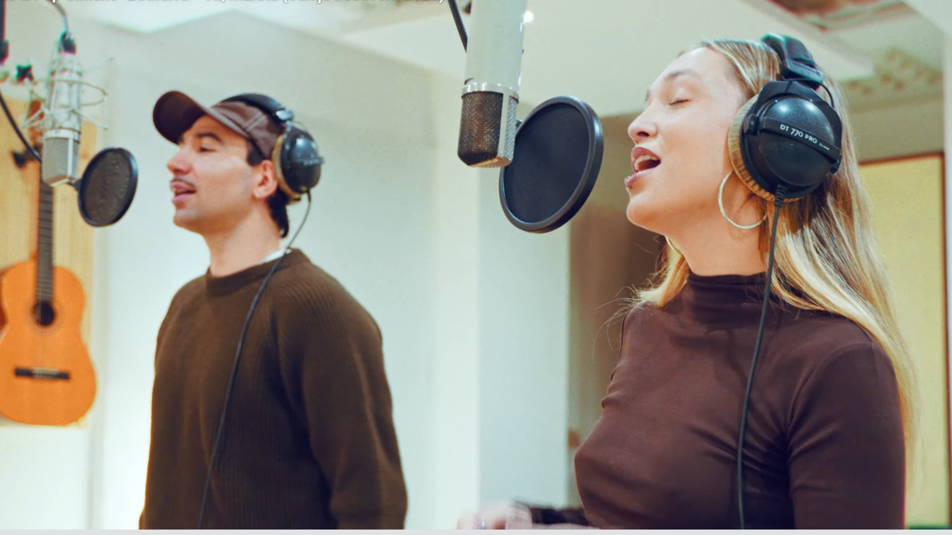 Pep Velasco i Abril en la gravació de la cançó a l'estudi. Último Pasillo