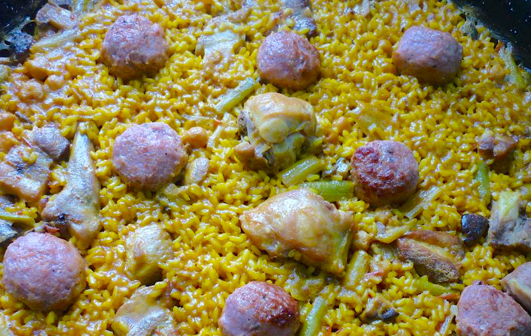 Paella de mandonguilles