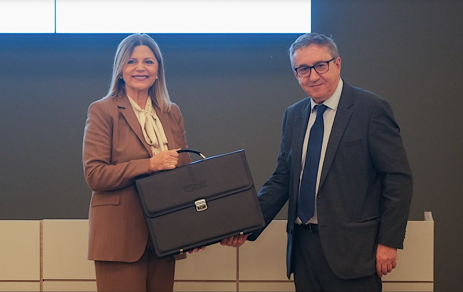 Carmen Ortí rep la cartera d'Educació i Cultura per part de José Antonio Rovira | Jorge Gil | Europa Press