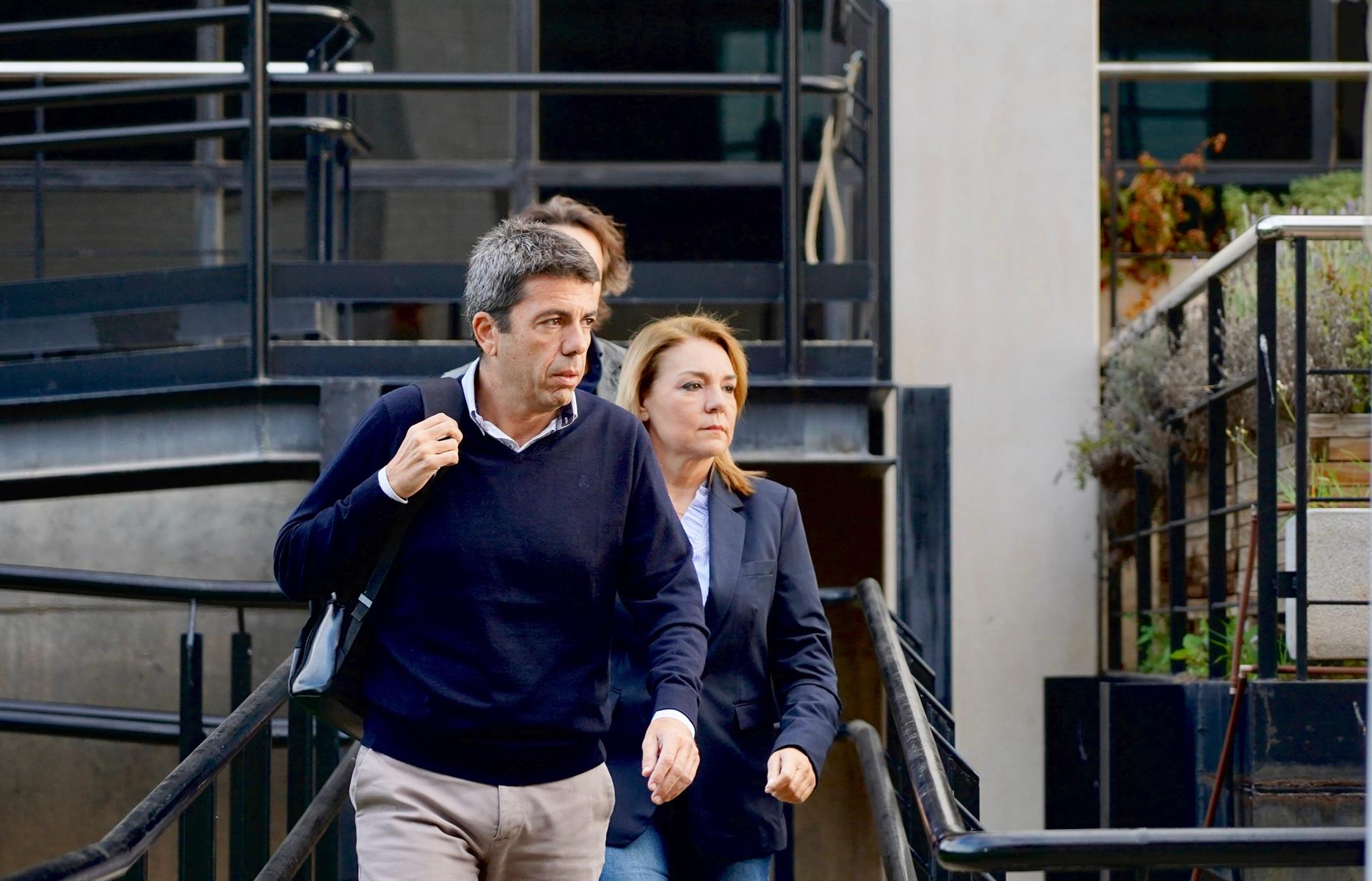 L'expresident de la Generalitat valenciana Carlos Mazón i la vicepresidenta i consellera de Serveis Socials, Igualtat i Habitatge, Susana Camarero, a l'arribada a la reunió del Cecopi | Eduardo Manzana | EP