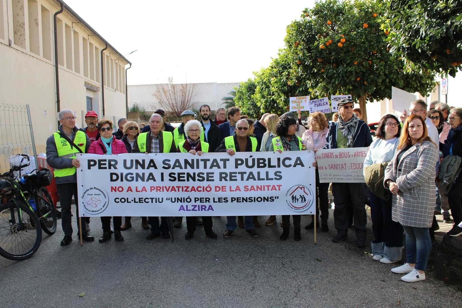 Protesta de la Plataforma per la Defensa de la Sanitat Pública, a Alzira | EP