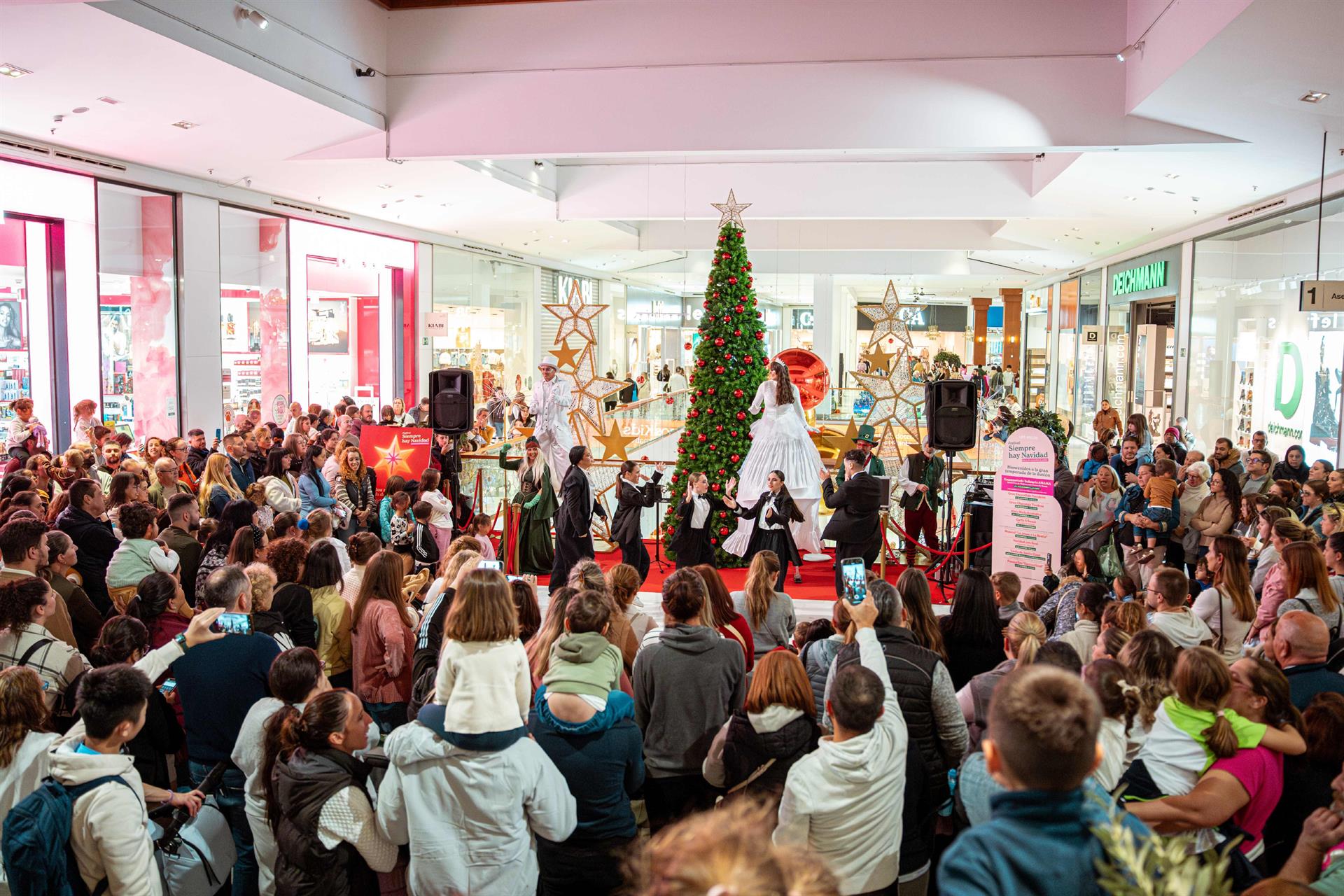 Espectacle nadalenc en un centre comercial | EP