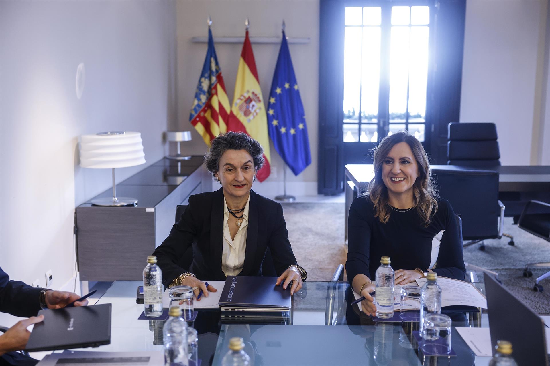 L'alcaldessa de València, María José Catalá, i la presidenta de l'APV, Mar Chao | Rober Solsona | EP