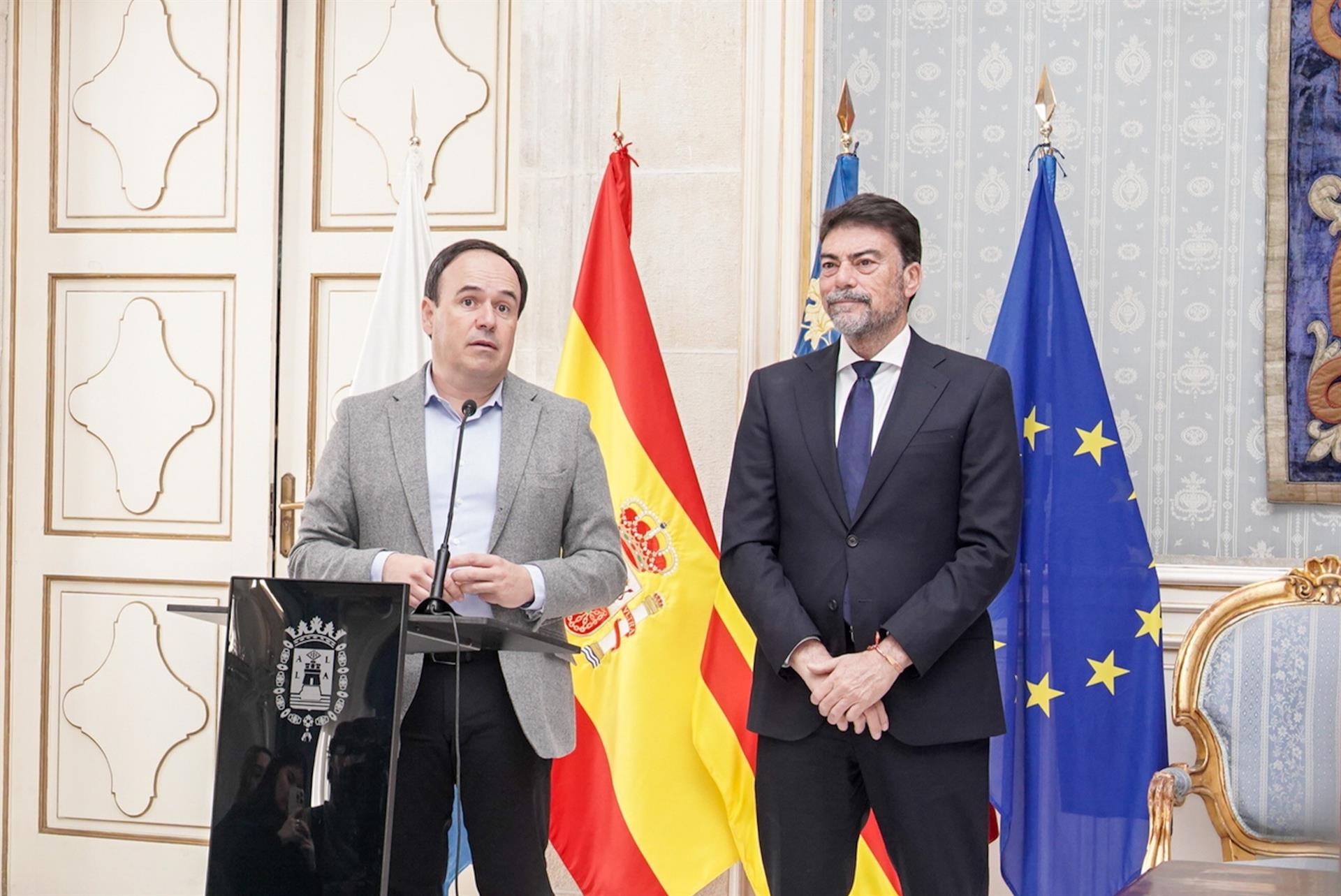 El president de la Generalitat, Juan Francisco Pérez Llorca, i l'alcalde d'Alacant, Luis Barcala | Roberto Plaza | EP