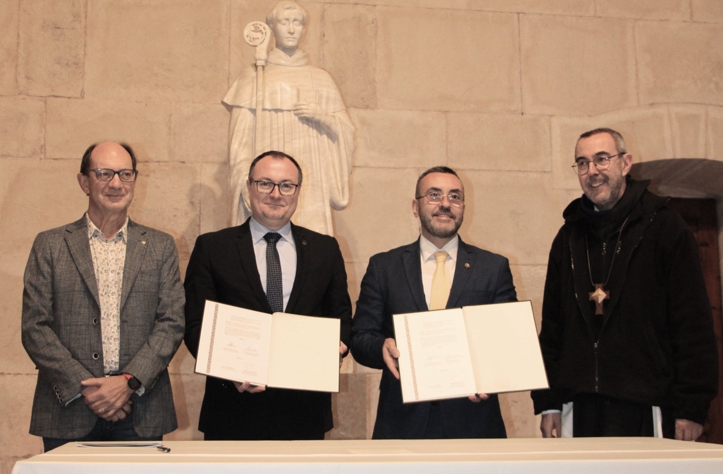 Vila-real i Vilanova i la Geltrú renoven a Poblet l'agermanament del 1984