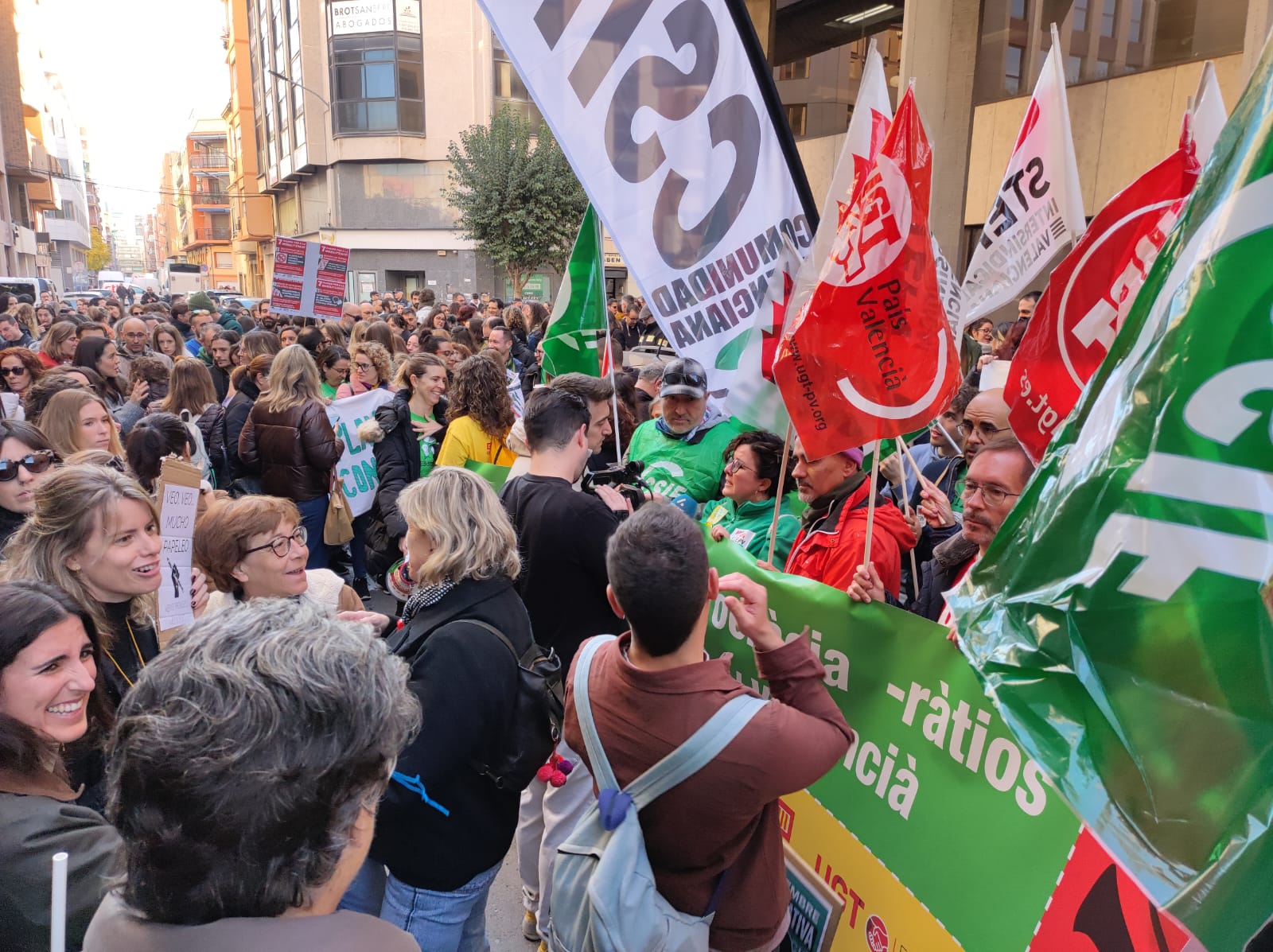 Els docents han protagonitzat concentracions i manifestacions a 15 poblacions