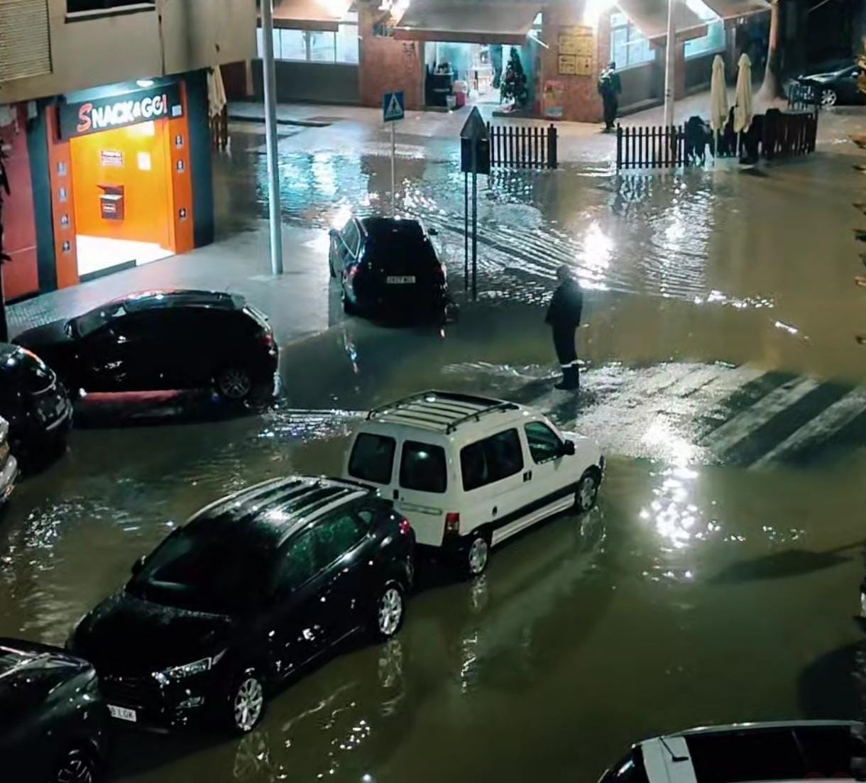 Carrers inundats a Catarroja