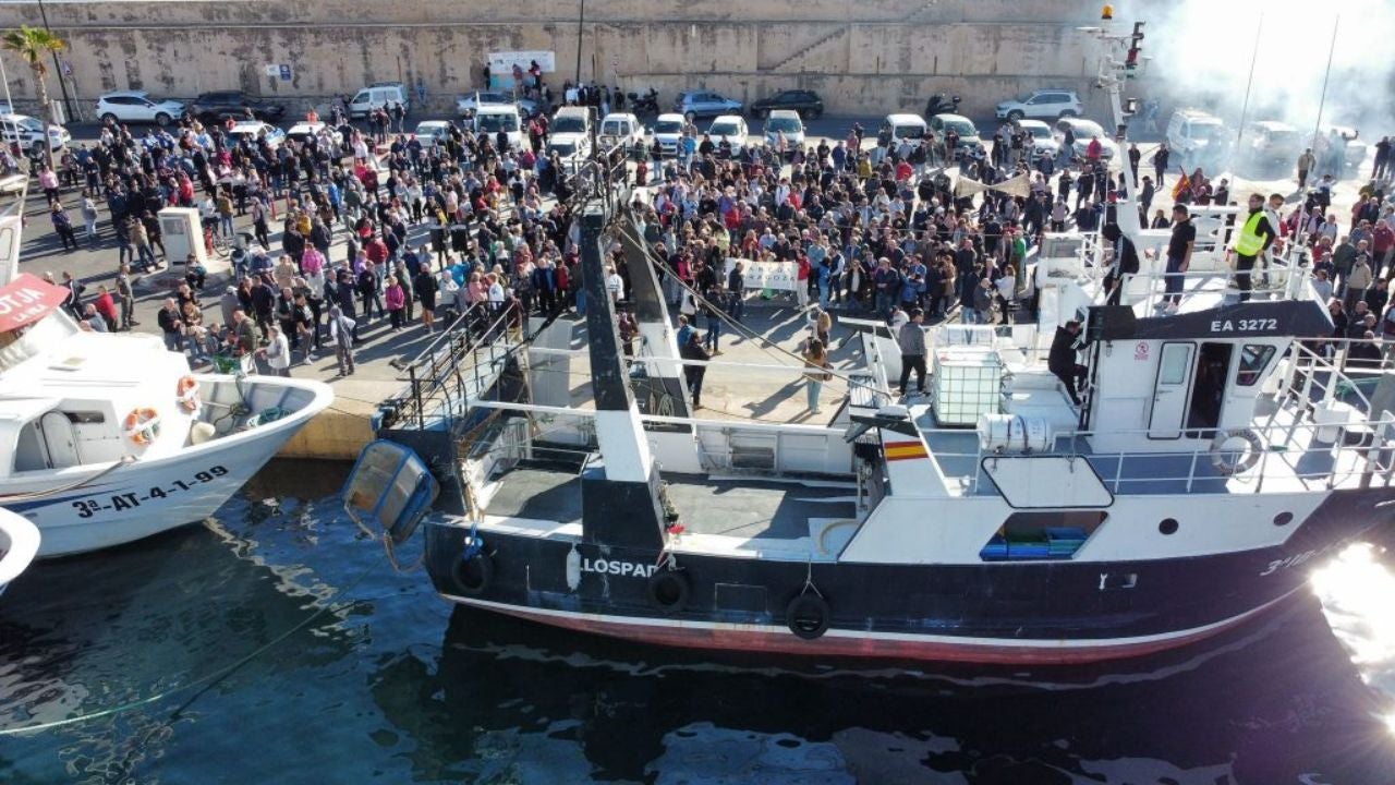 Els pescadors vilers protesten per la nova normativa. Ajt de la Vila Joiosa.