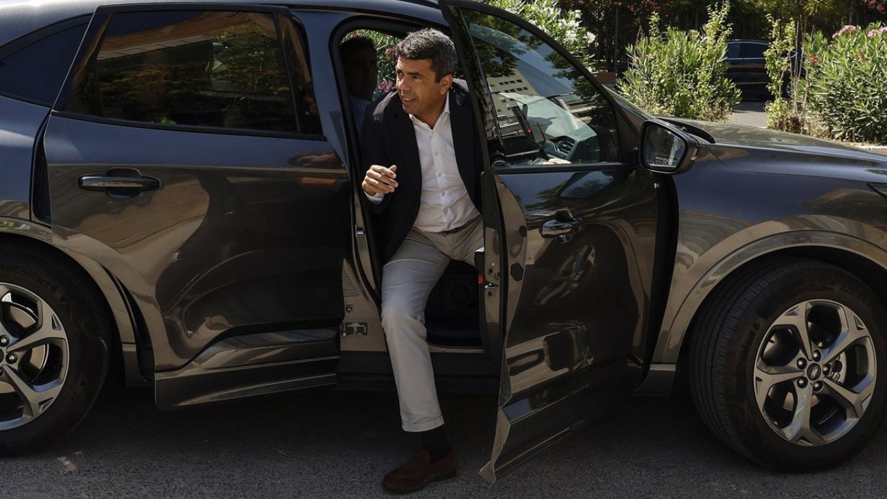 Carlos Mazón baixa d'un cotxe. Rober Solsona, Europa Press.