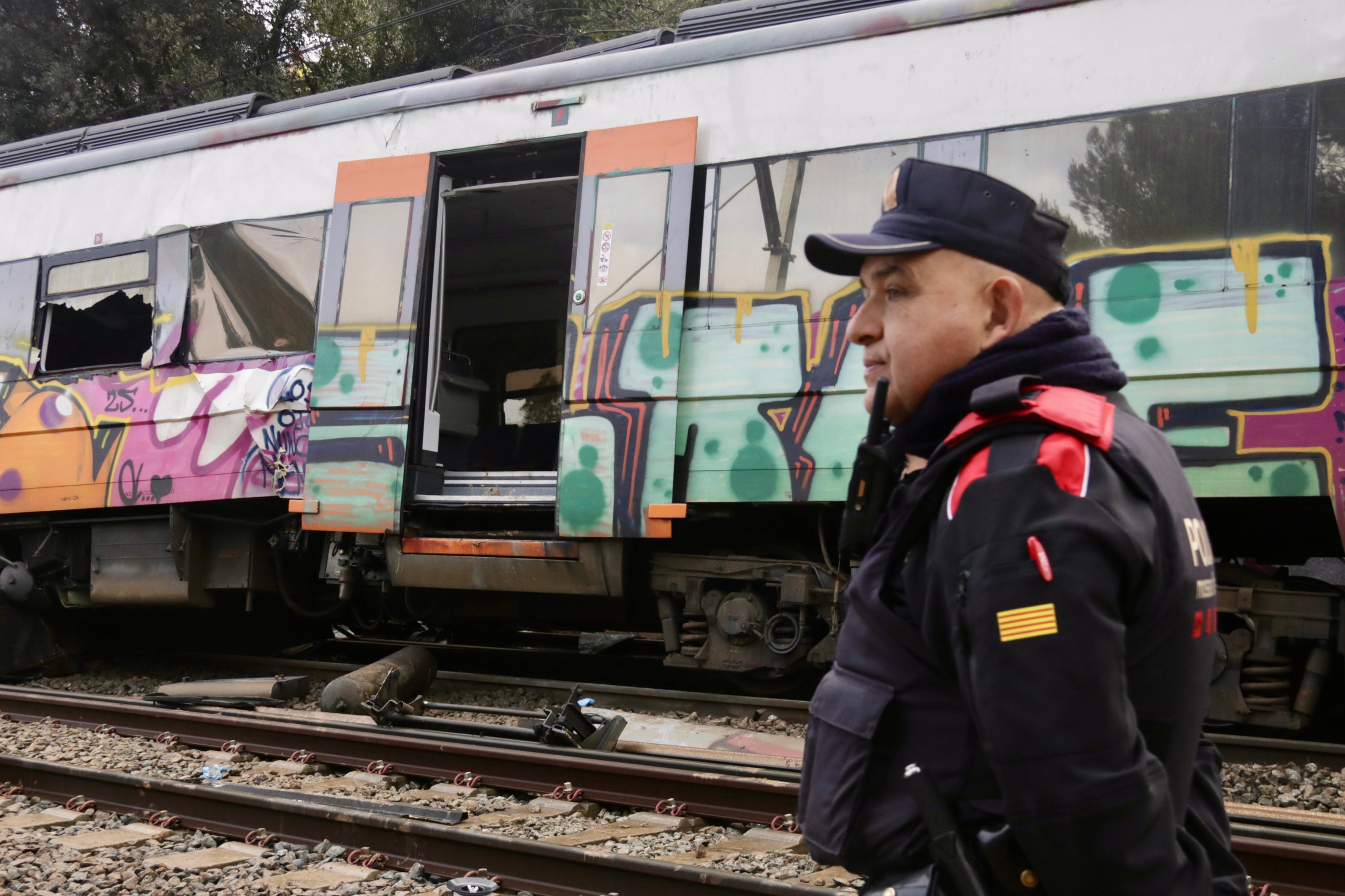 El tren accidentat a Gelida, custodiat pels Mossos d'Esquadra | Jordi Pujolar | ACN