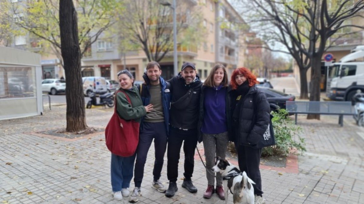 Els impulsors del nou espai cooperatiu de Xàtiva volen combinar l'estampació i la venda de roba amb activitats culturals i formatives