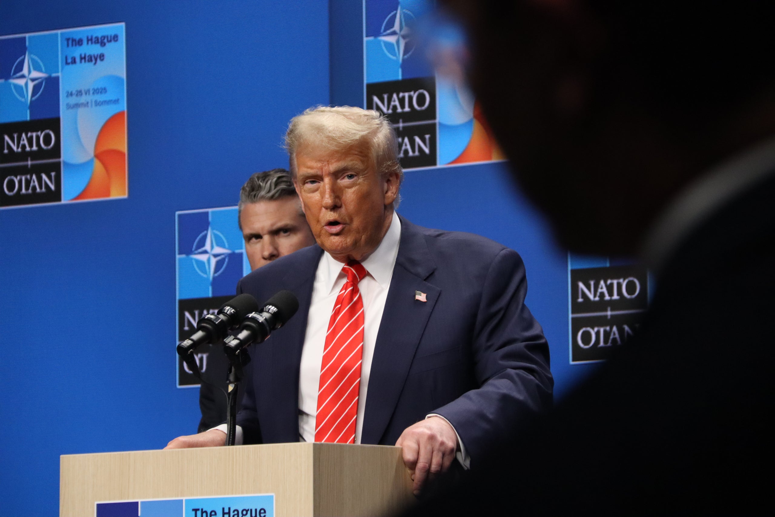 El president dels Estats Units, Donald Trump, durant la roda de premsa posterior a la cimera de l'OTAN celebrada a la Haia | Albert Cadanet | ACN