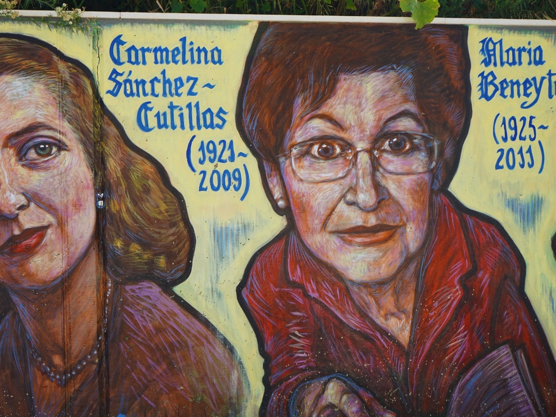 L'escriptora Maria Beneyto als Murals del Batà, a Muro