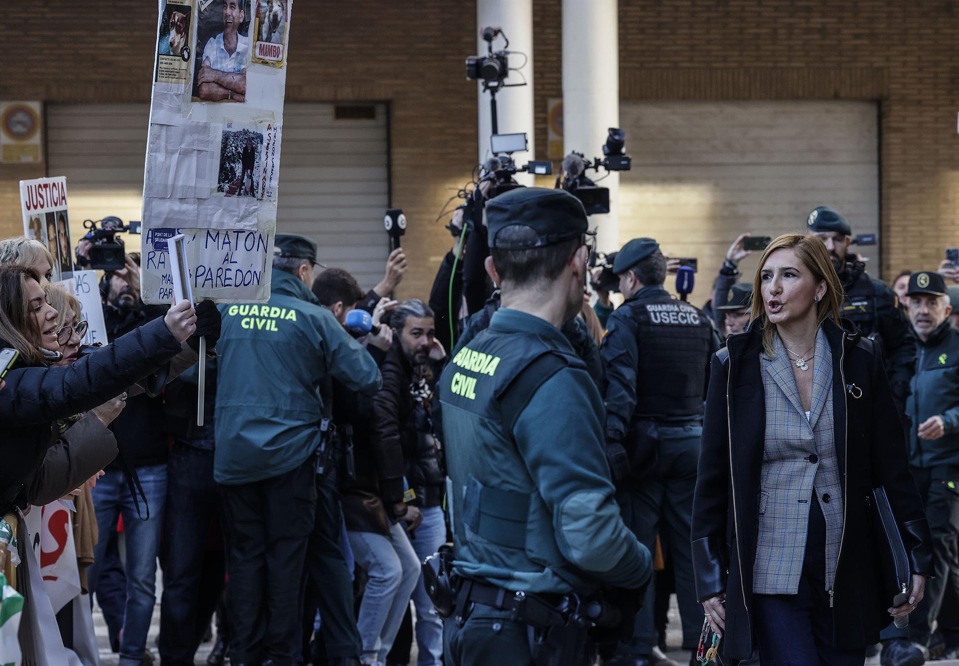 Salomé Pradas arriba als jutjats de Catarroja per a enfrontar-se a un acarament amb José Manuel Cuenca | Rober Solsona | EP
