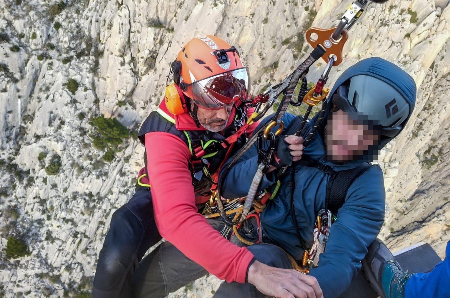 Rescaten en helicòpter dos escaladors al Puig Campana, a Finestrat | Consorci de Bombers d'Alacant