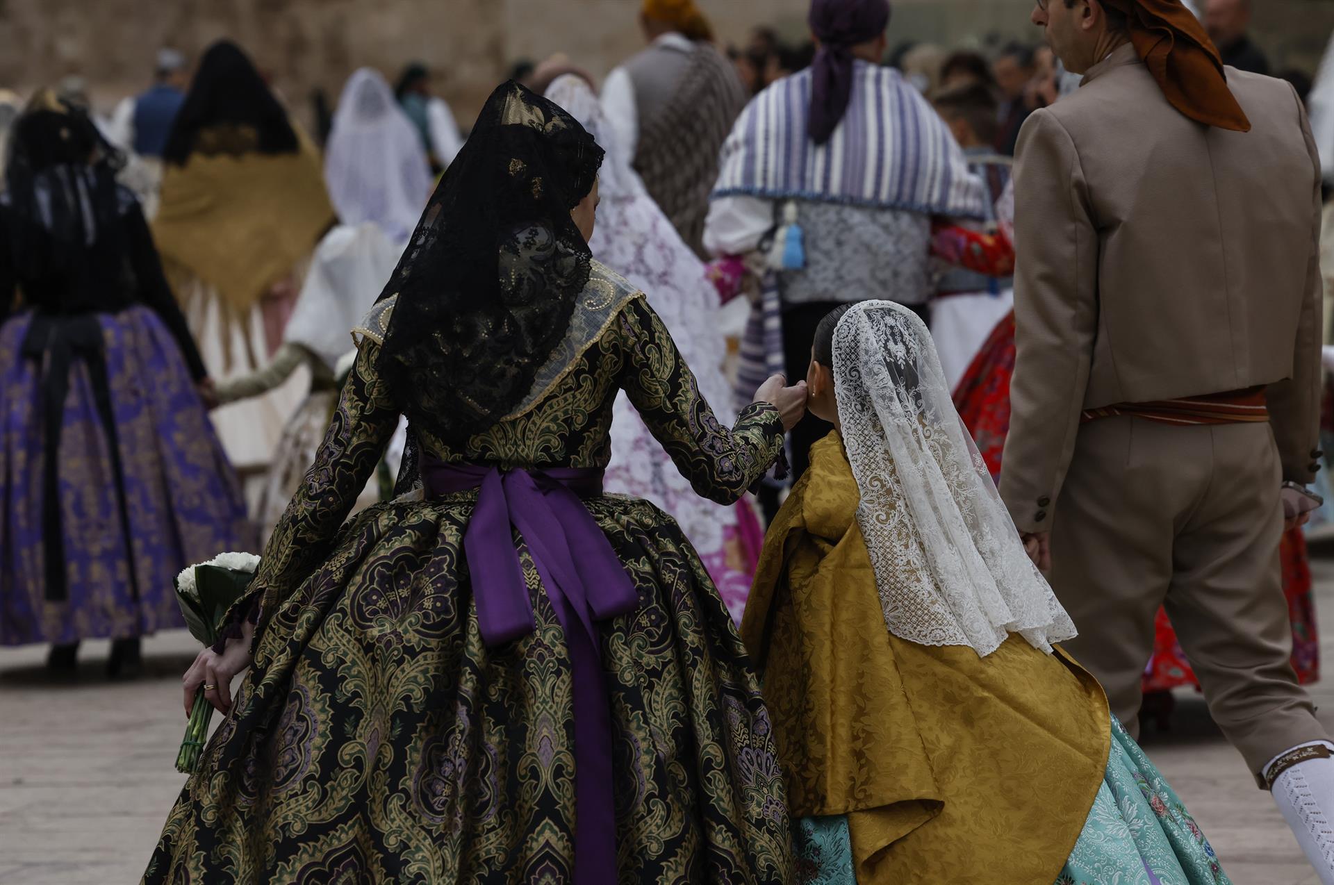 Fallera en l'Ofrena | Rober Solsona | EP