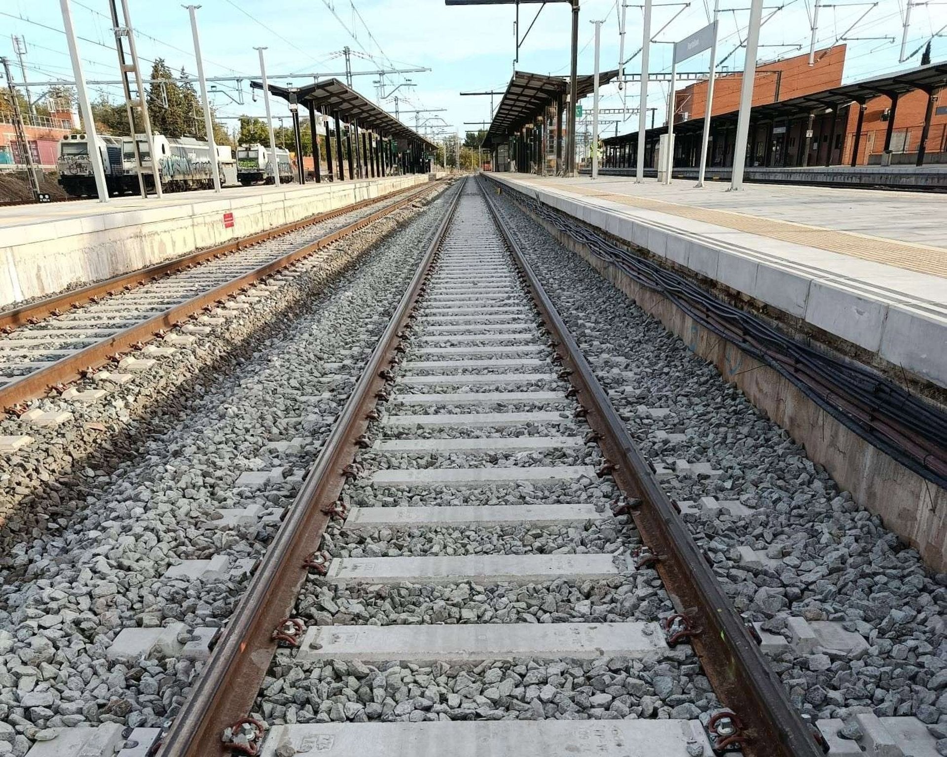 Adif redueix temporalment la velocitat en 3 punts de la línia València-Madrid