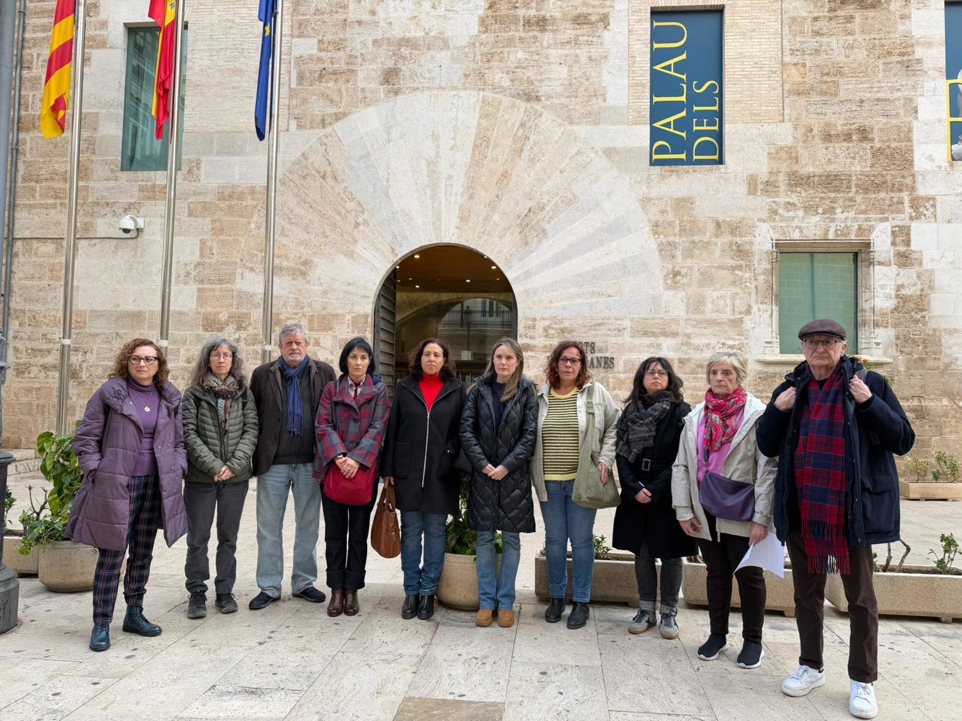 Representants de les diverses entitats convocants de la nova manifestació 'Mazón a presó' a Benetússer el 31 de gener del 2026 | EP