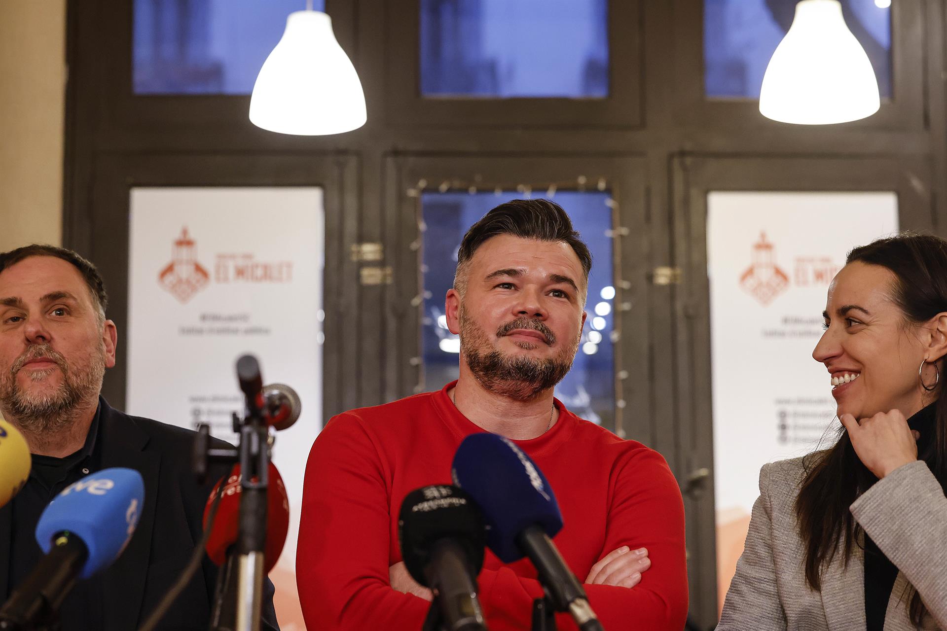 El president d'ERC, Oriol Junqueras; el portaveu de la formació al Congrés, Gabriel Rufián, i la secretària d'organització d'ERPV, Júlia Andrés | Rober Solsona | EP