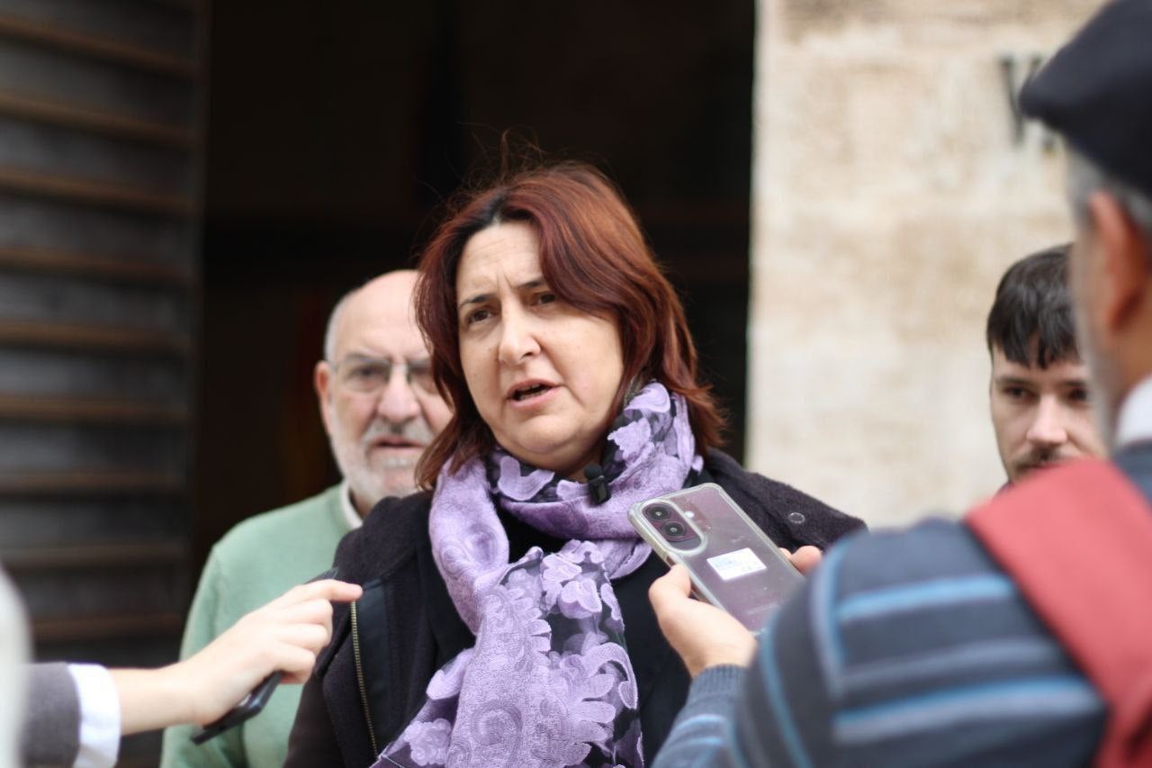 La coordinadora general d'EUPV, Rosa Pérez ha presentat la ILP a Les Corts