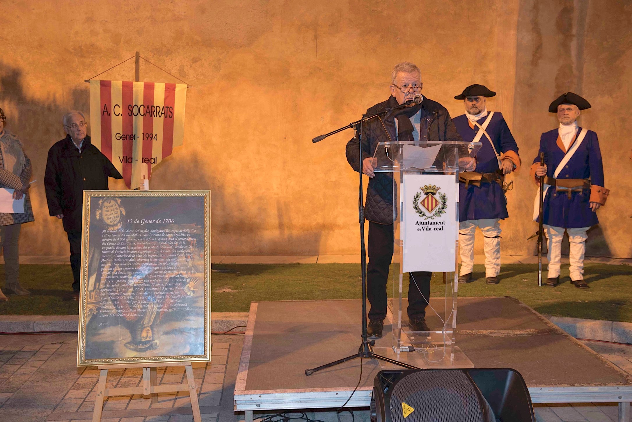 Santiago Vilanova, en representació de l'AC Socarrats, llig el discurs en la commemoració de la crema de Vila-real per les tropes borbòniques | Joan Rubert