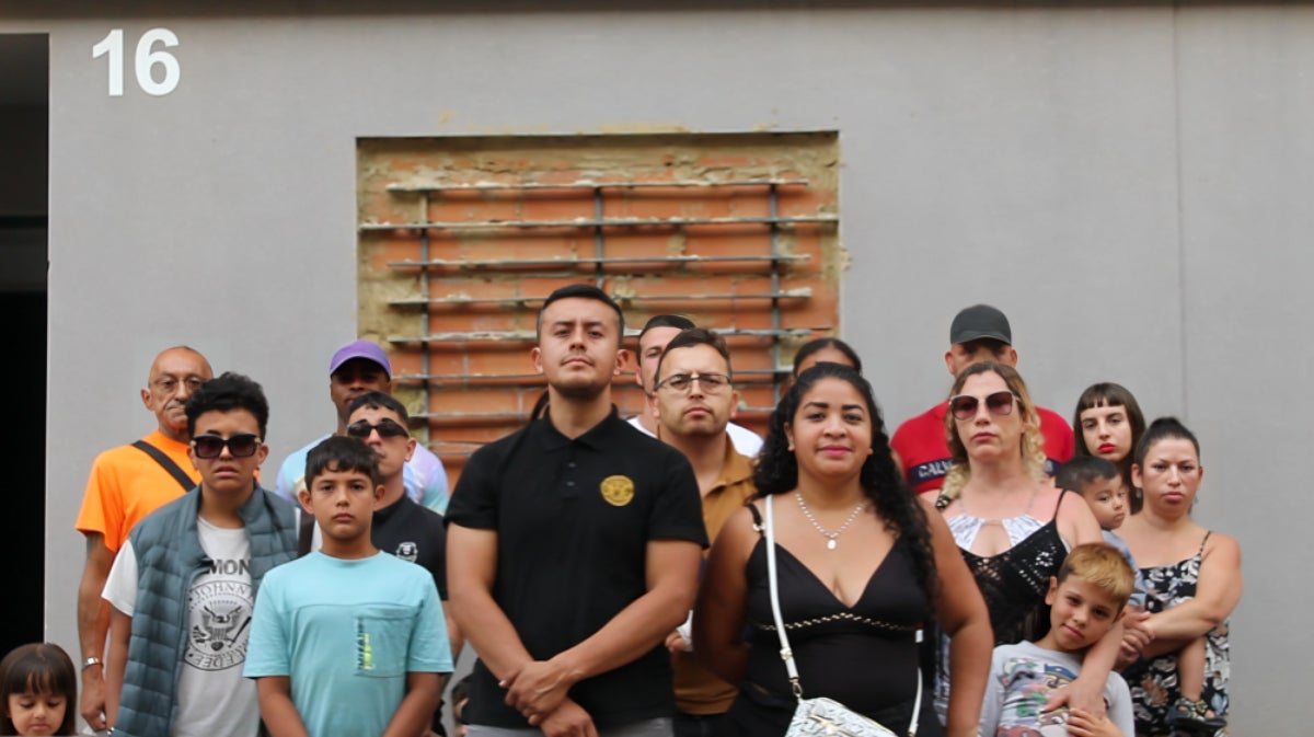 Les famílies dels blocs de la sareb de Rocafort en una imatge d'arxiu