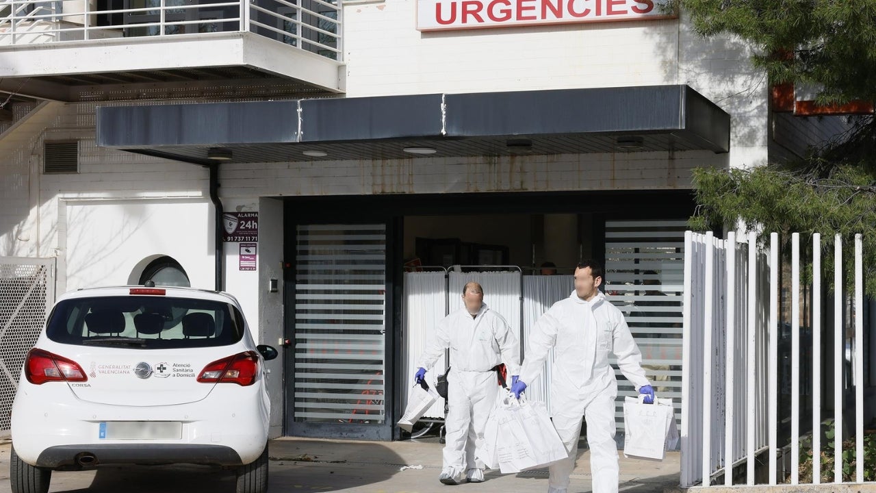 Agents treballen en el centre de salut de Benicàssim - Carme Ripollés - Europa Press