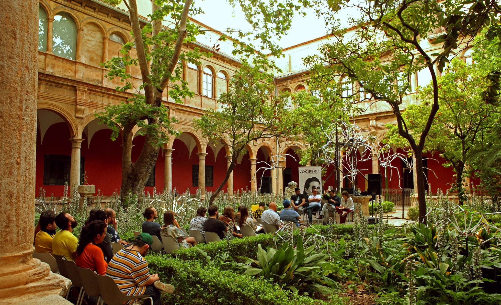 El festival Vociferio reuneix cada any a València centenars d'amants de la poesia 