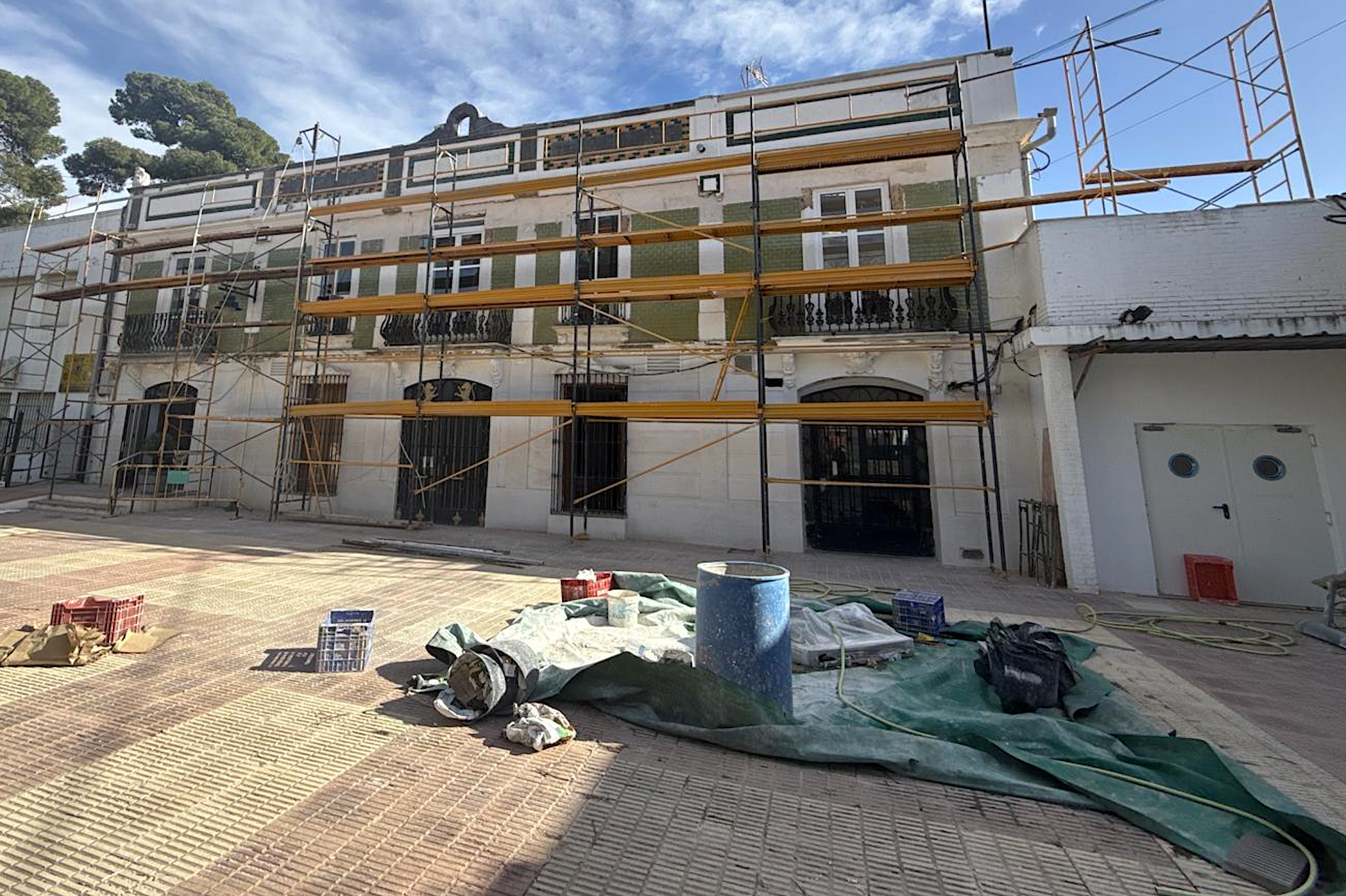 Obres pagades sense acabar al carrer Mestre Chapí d'Alginet, el 30 de gener del 2026