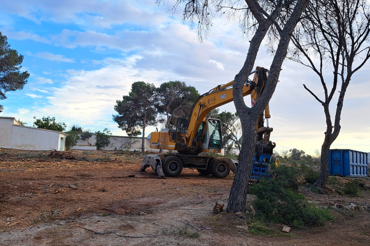 Salvem el Litoral denuncia l'inici de treballs amb maquinària pesant en una urbanització sense llicència a Benissa