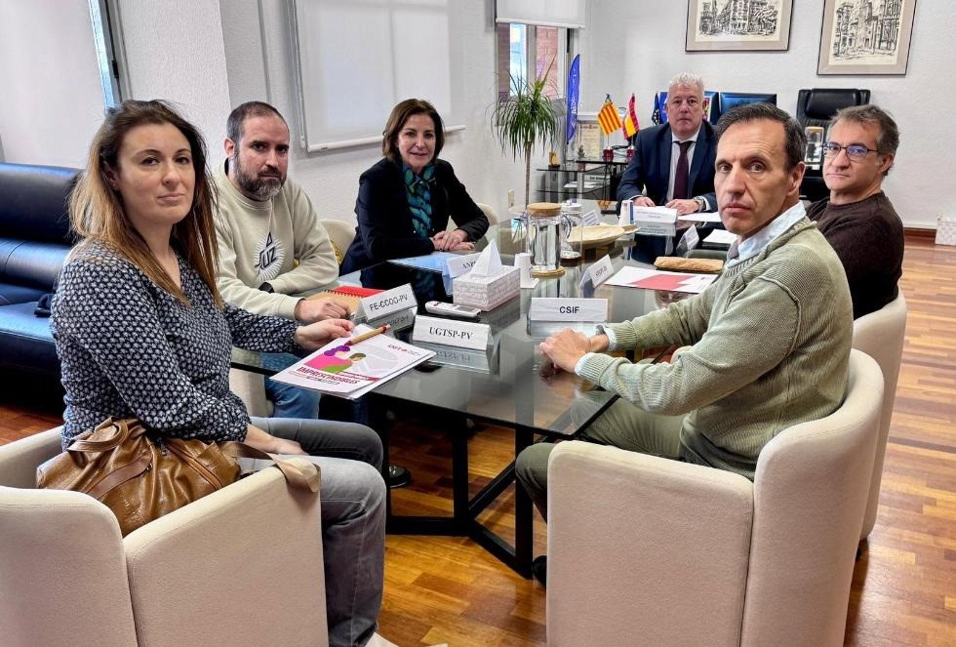 Educació es reuneix amb els sindicats docents per a abordar la reunió de la Junta de Portaveus de la Taula Sectorial | EP