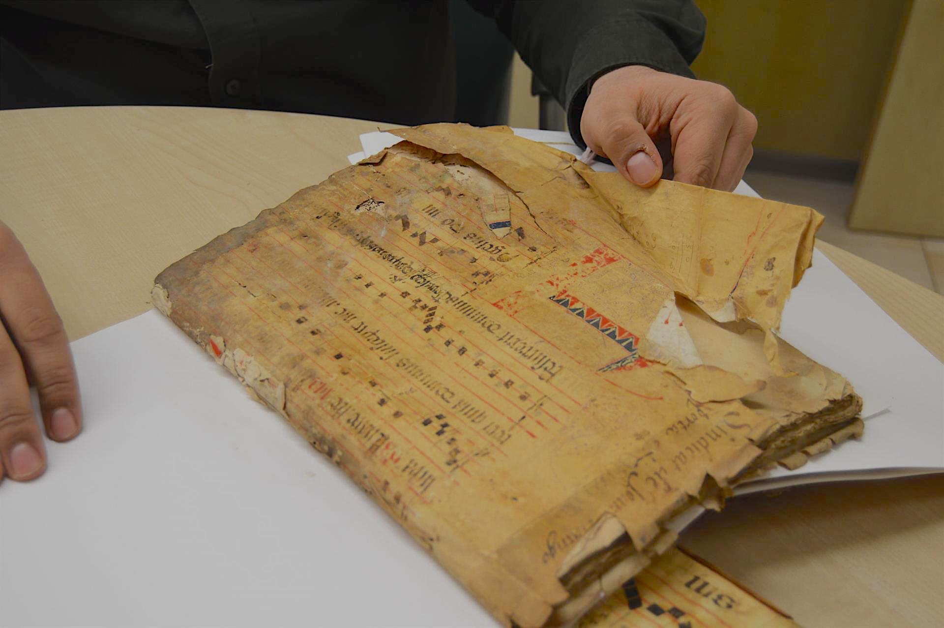 L'Arxiu Municipal de Vila-real descobreix quasi vint pergamins medievals amb notació gregoriana