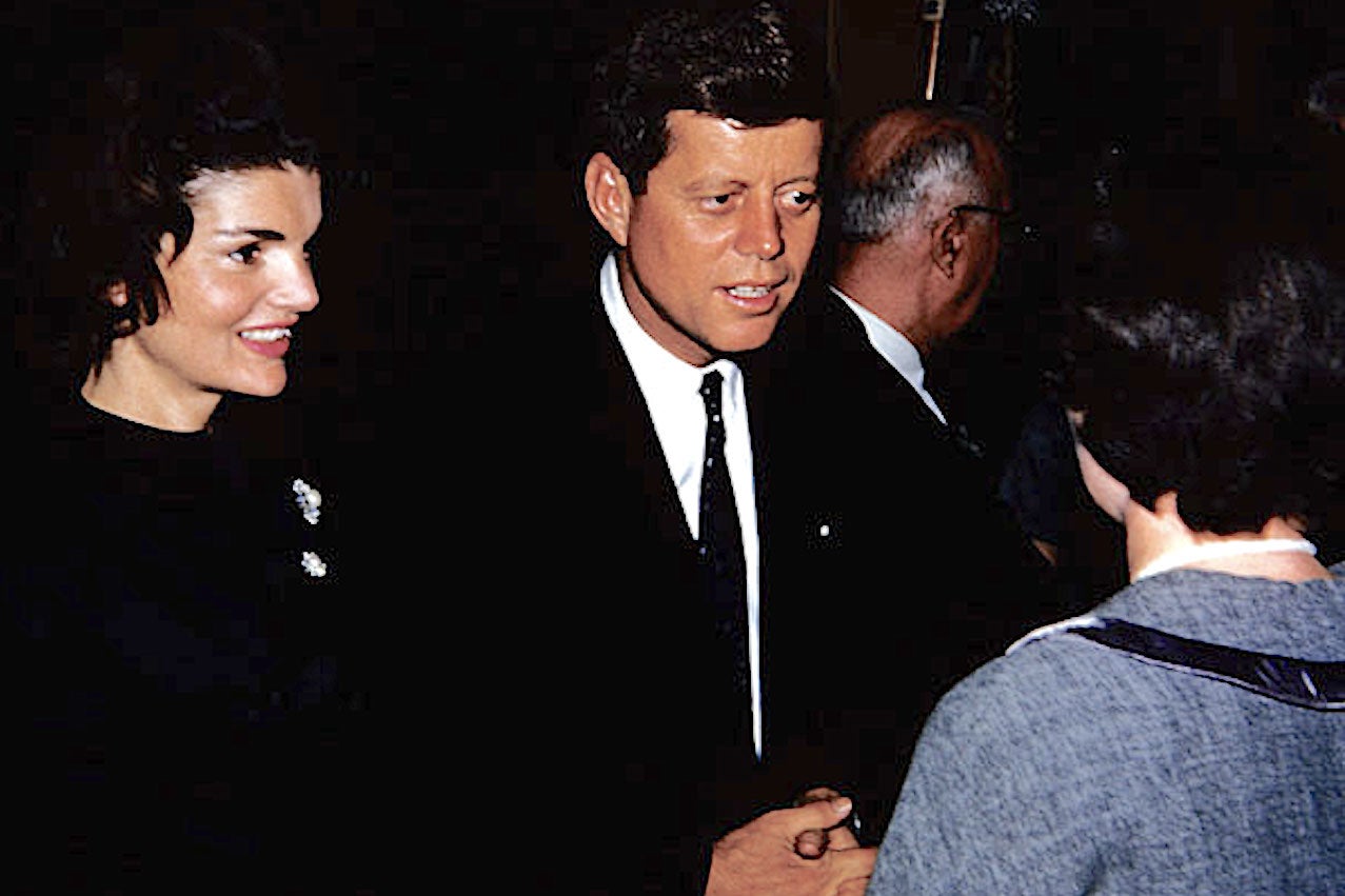 John i Jackie Kennedy en campanya (Appleton, Wisconsin), març del 1960 | Jeff Dean | Wikimedia Commons