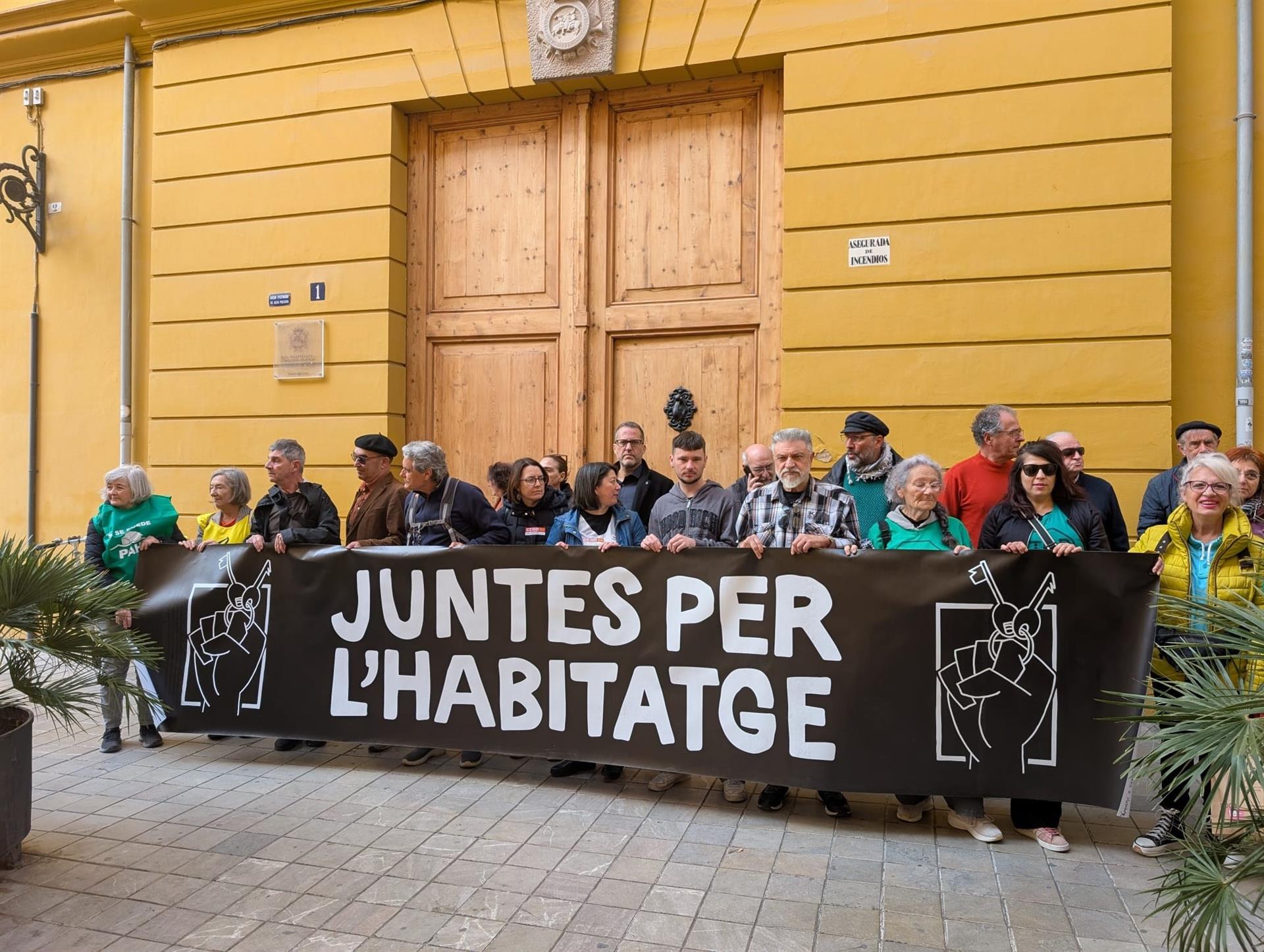 Concentració de Juntes per l’Habitatge davant la Conselleria d'Habitatge