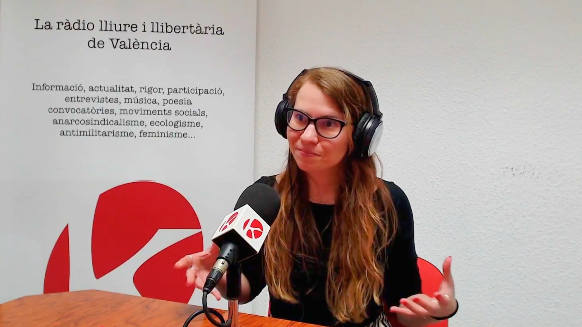 Maria Sánchez, Ambientòloga, durant l'entrevista de Diari La Veu