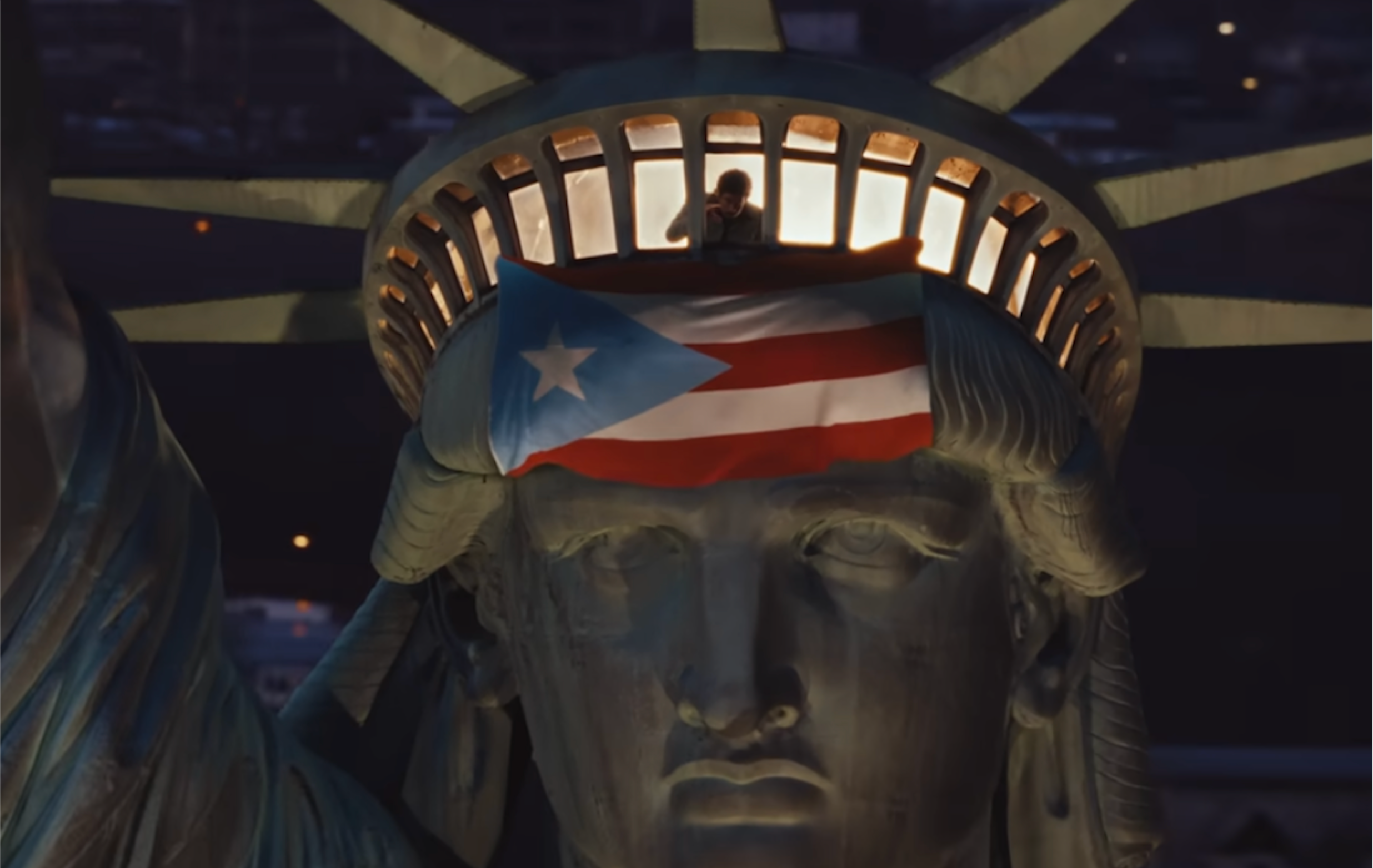 Fotograma del videoclip 'Nuevayol', de Bud Bunny | YouTube