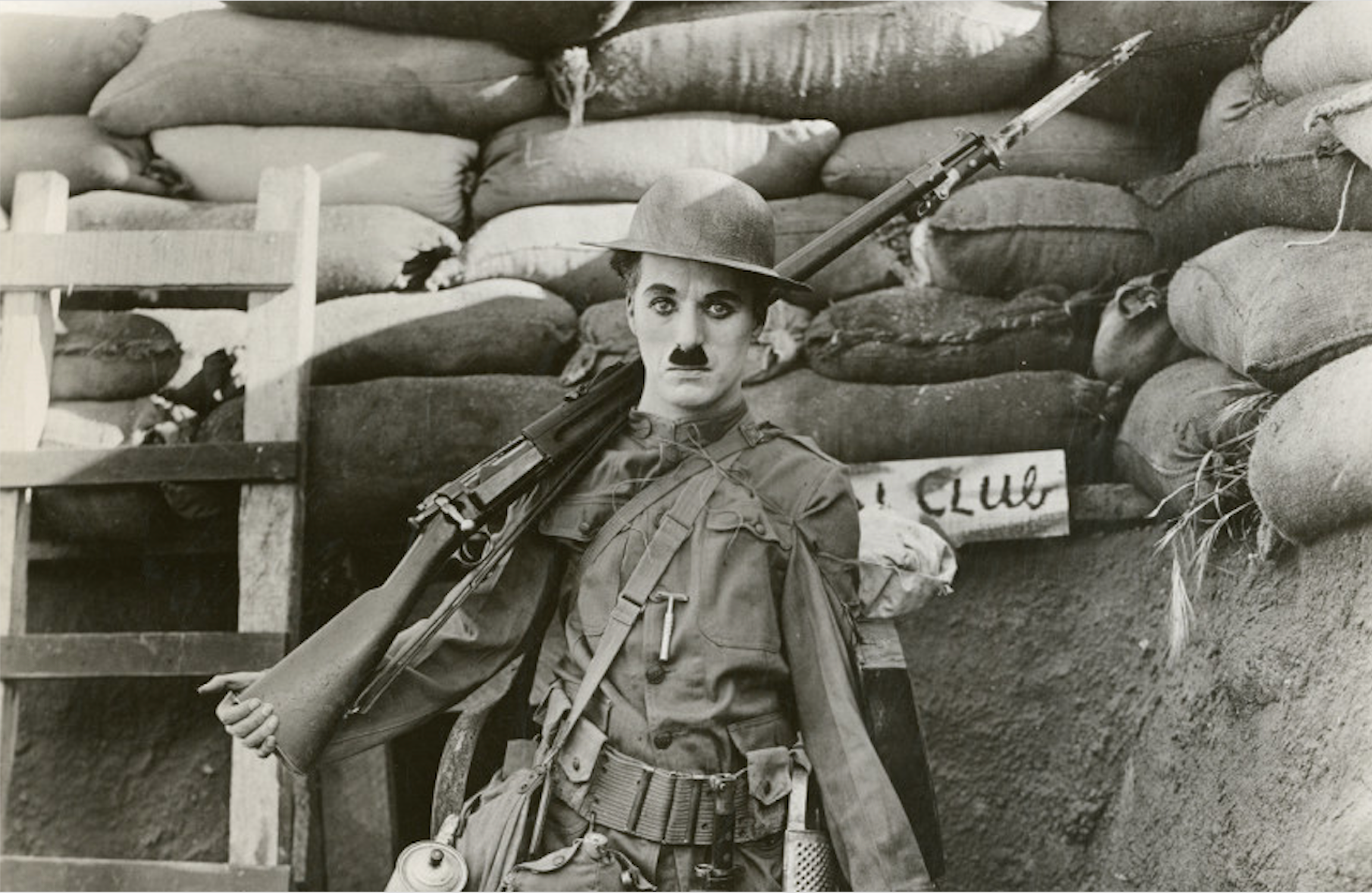 Charles Chaplin, en la pel·lícula antibel·licista 'Armes al muscle' ('Shoulder Arms')