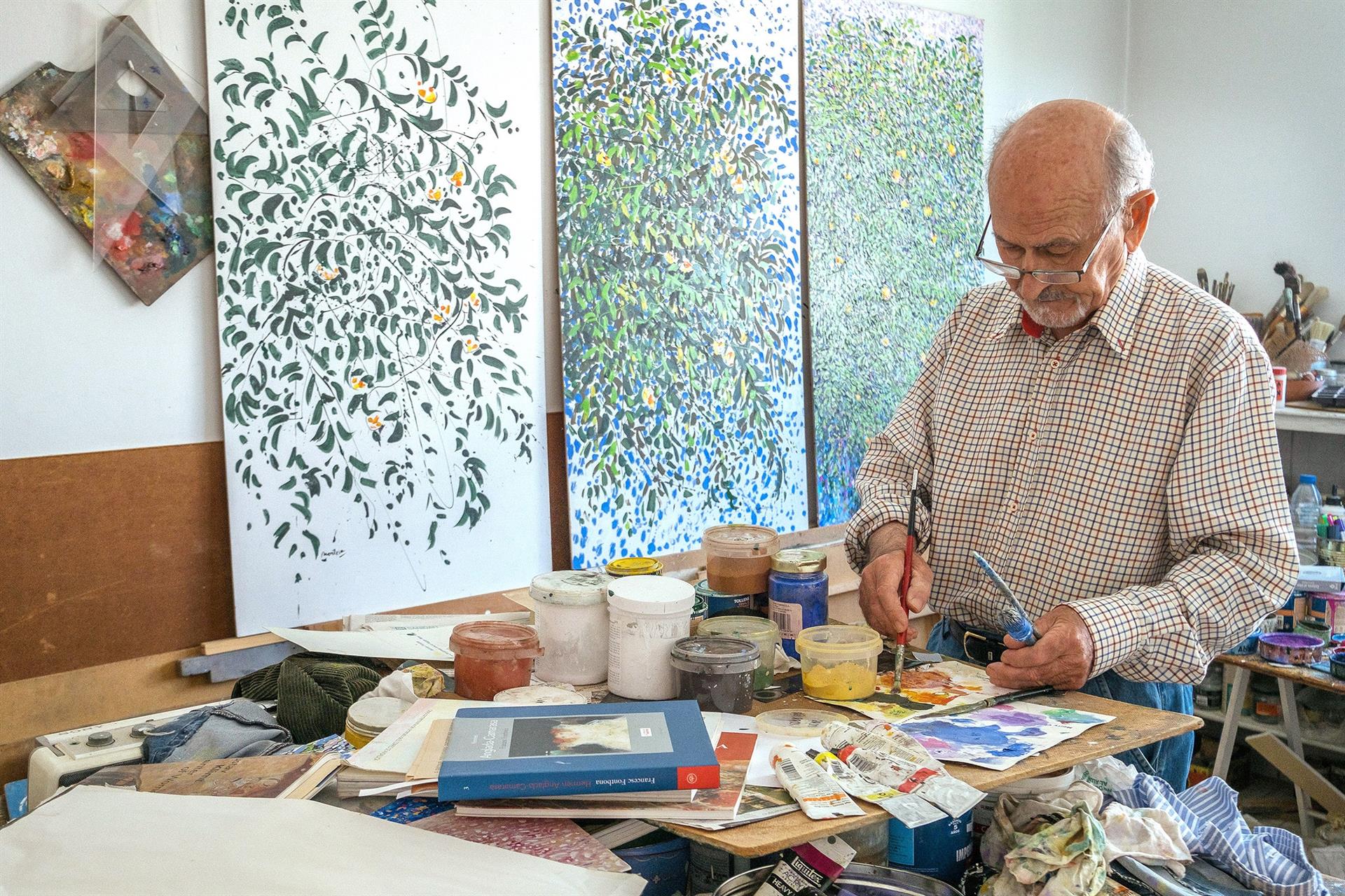 Salvador Montesa treballant al seu taller  Ajuntament de Paiporta