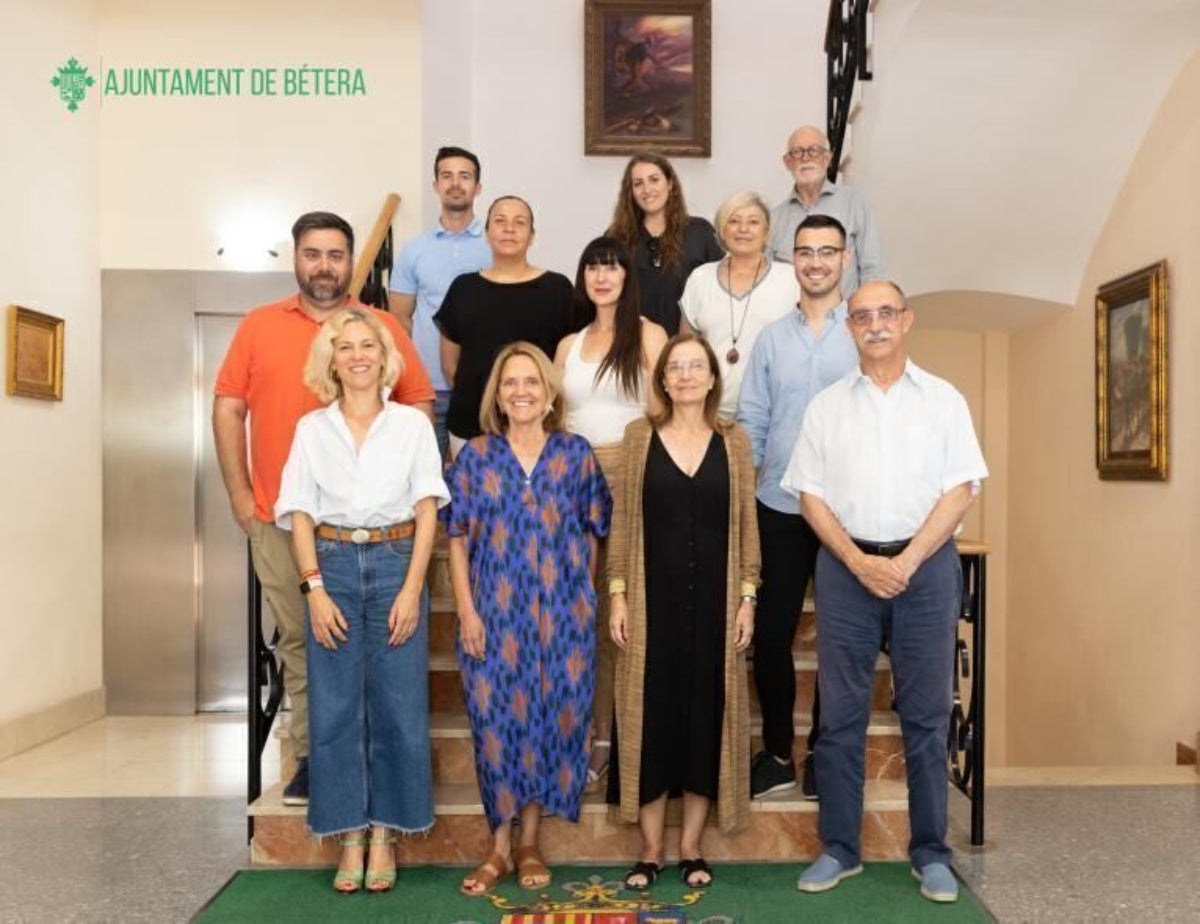 L'equip de govern de Bétera. Hauran d'ampliar l'escala per fer-hi cabre els assessors