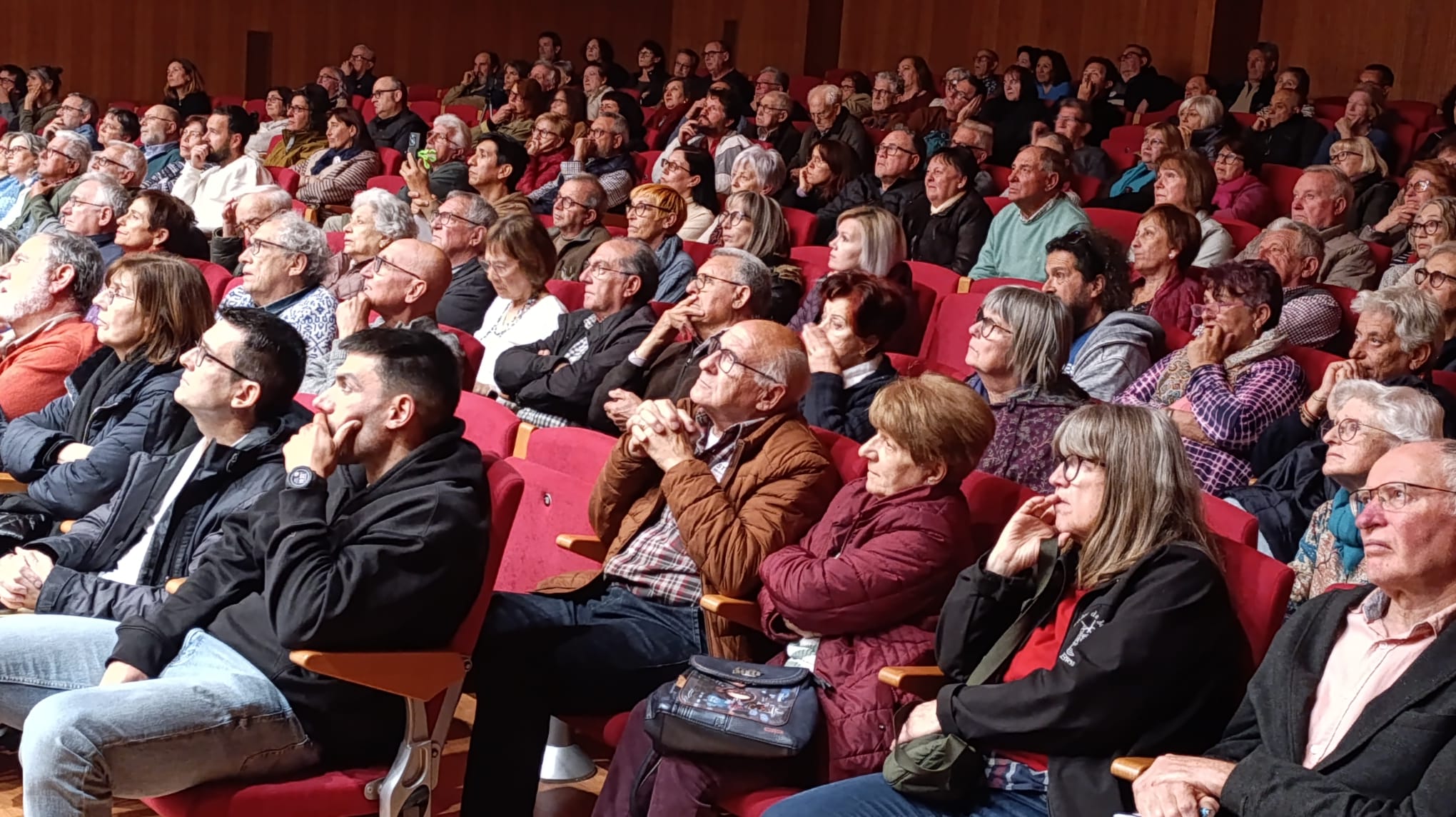 Èxit d'assistència al debat sobre el projecte de macroplanta de biometà de Llíria, celebrat a l'Auditori de Casinos 